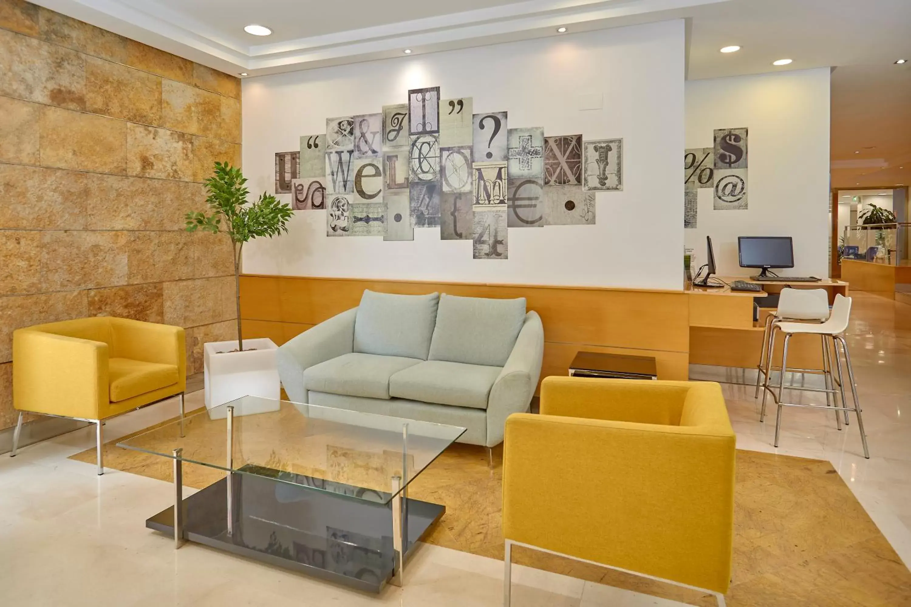 Lobby or reception in Hotel Maya Alicante