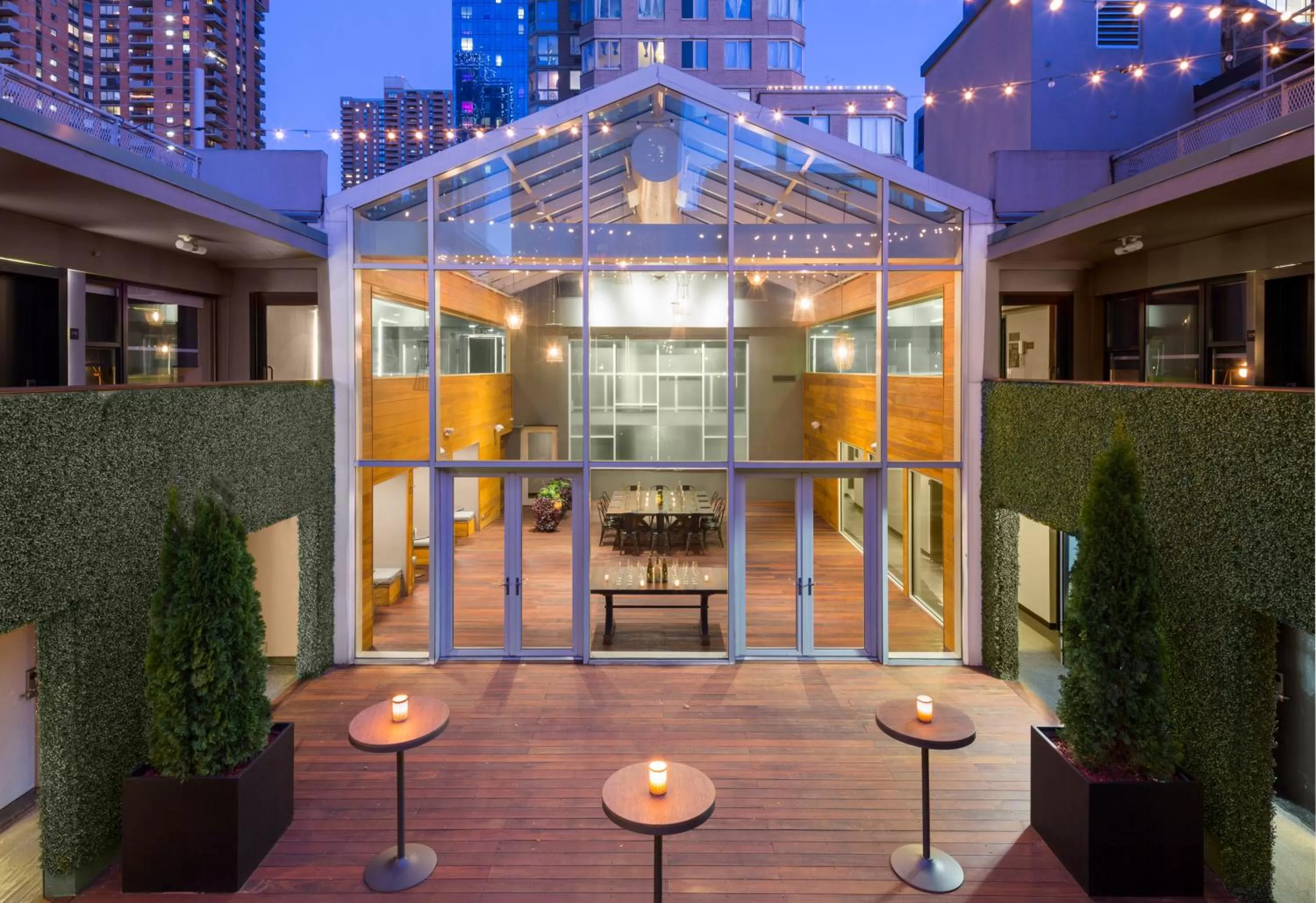 Garden in Cachet Boutique Hotel NYC