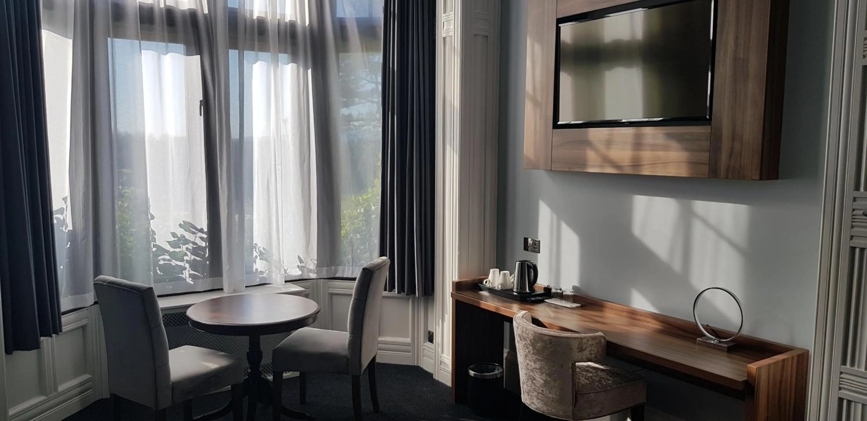Coffee/tea facilities in Stanhill Court Hotel, a member of Radisson Individuals