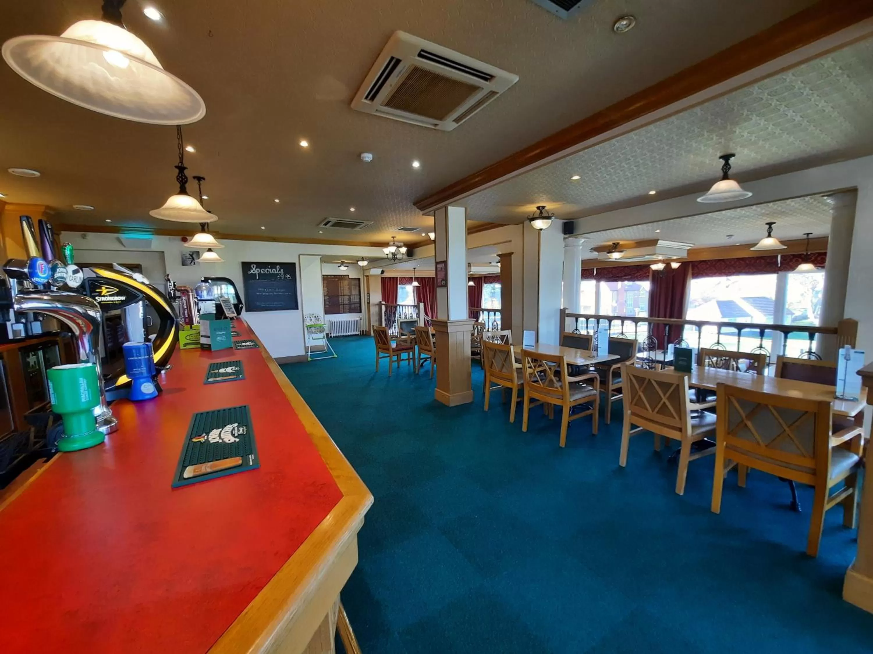 Lounge or bar in North Shore Hotel