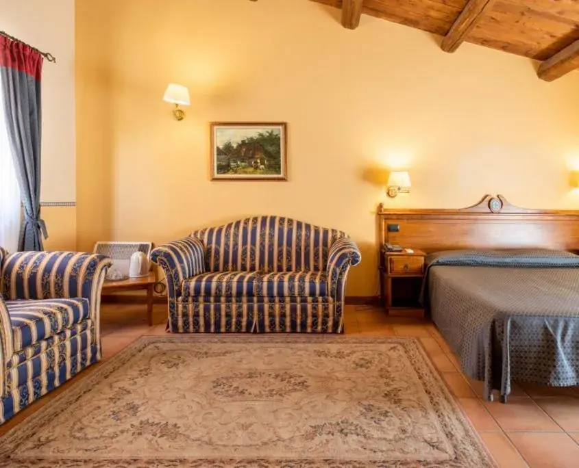 Bed, Seating Area in Hotel Il Barocco