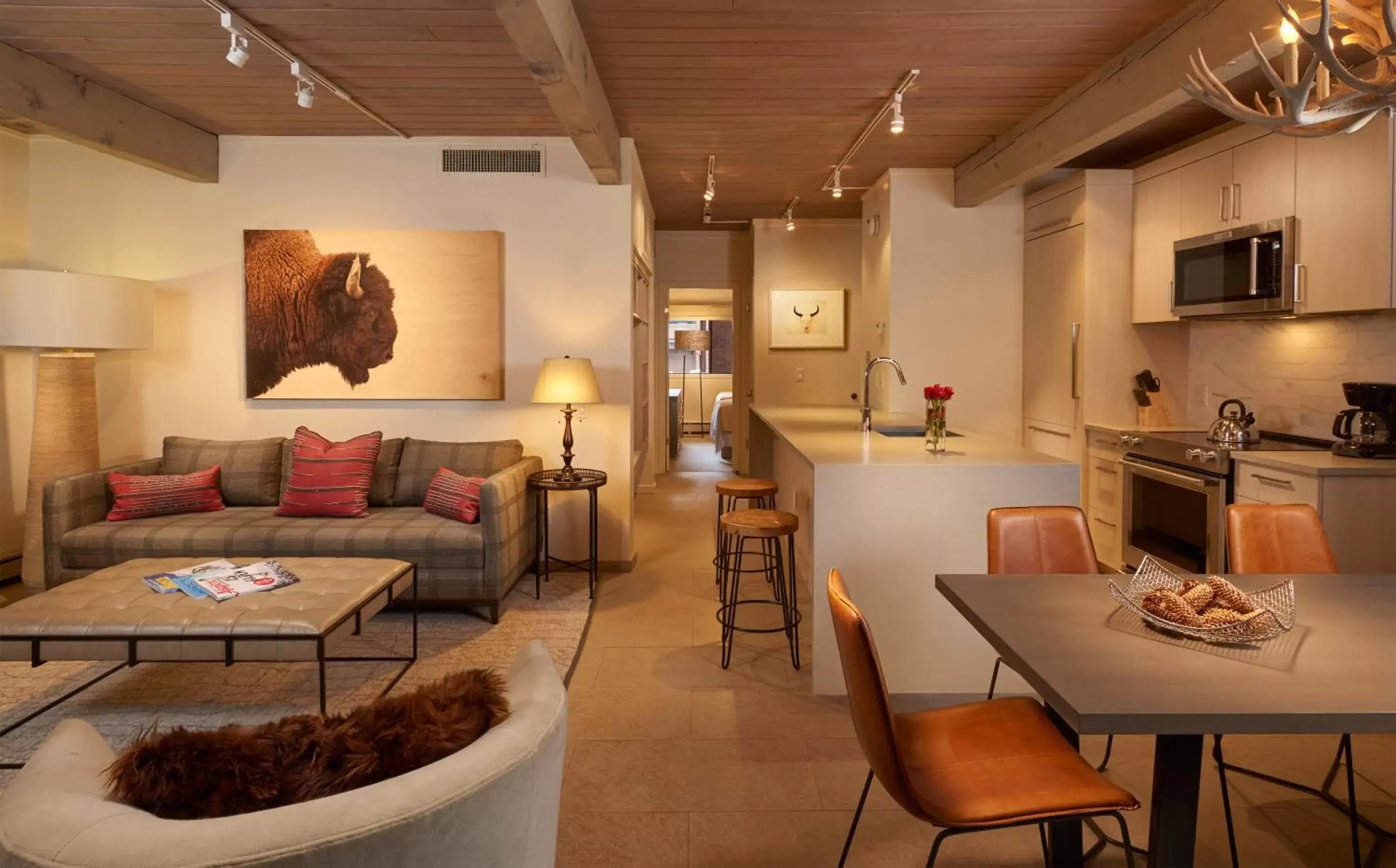 Kitchen or kitchenette, Dining Area in Aspen Square Condominium Hotel