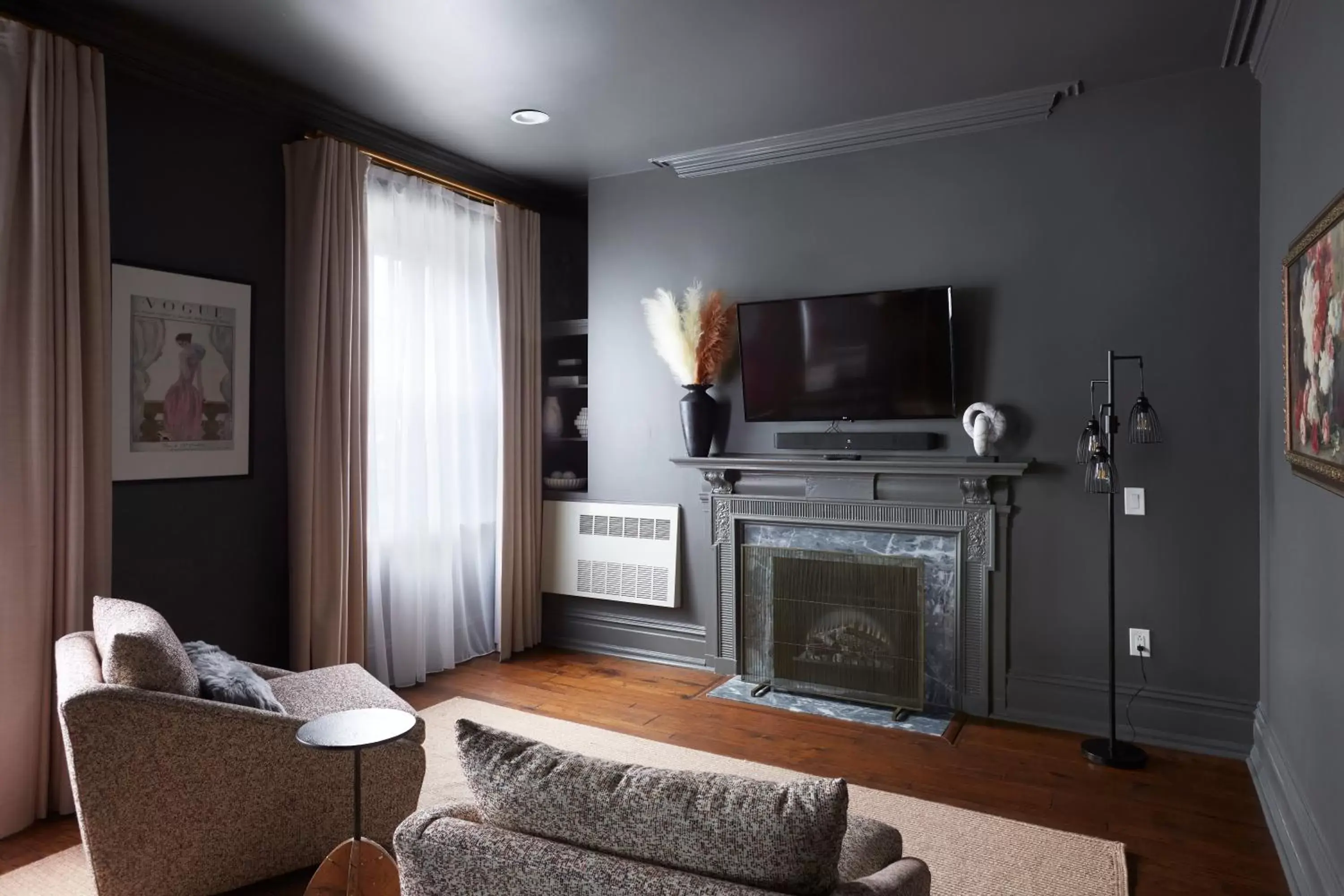 Living room, TV/Entertainment Center in The Franklin on Rittenhouse, A Boutique Hotel