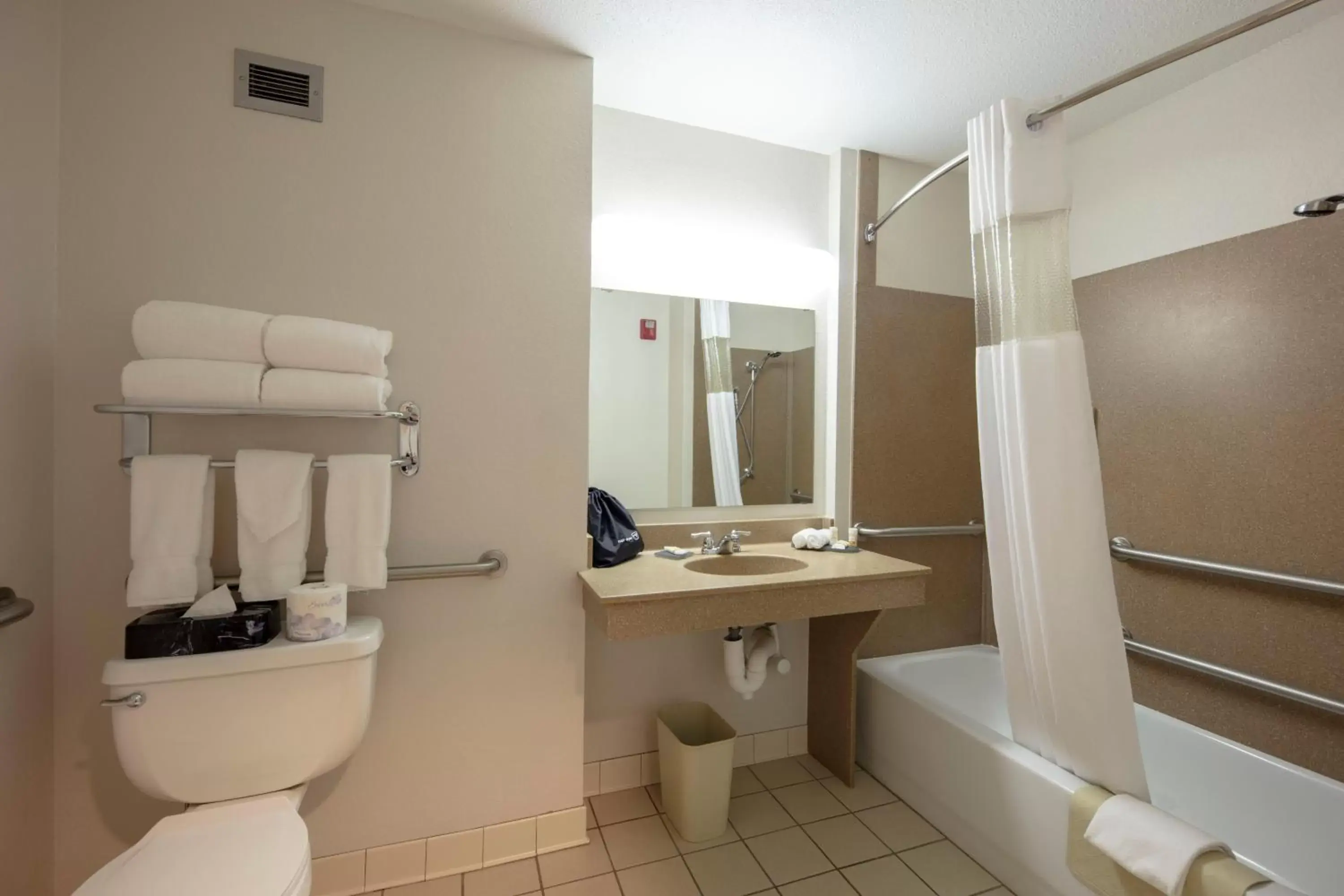 Bathroom in La Quinta by Wyndham Springfield Airport Plaza