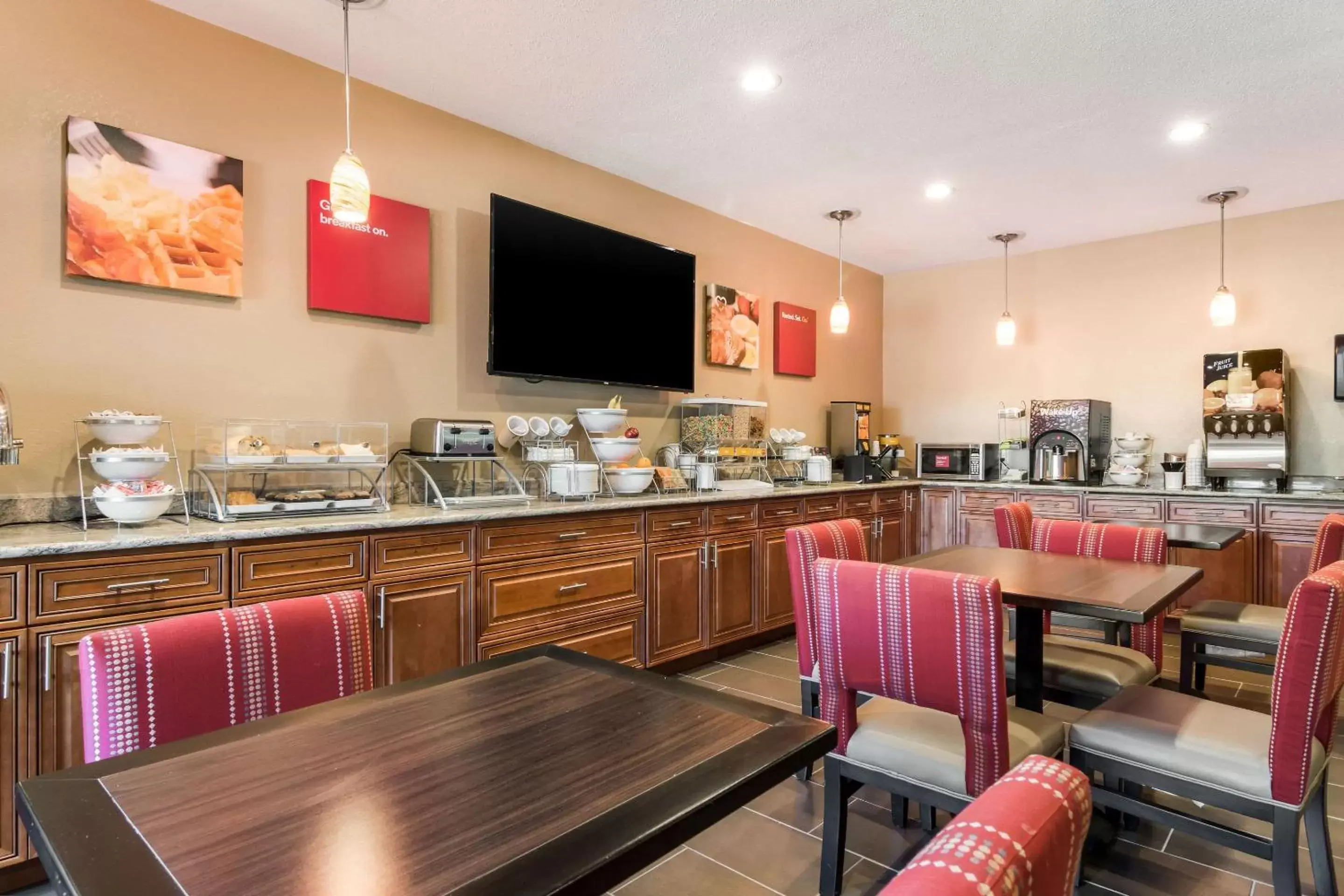 Restaurant/Places to Eat in Comfort Suites