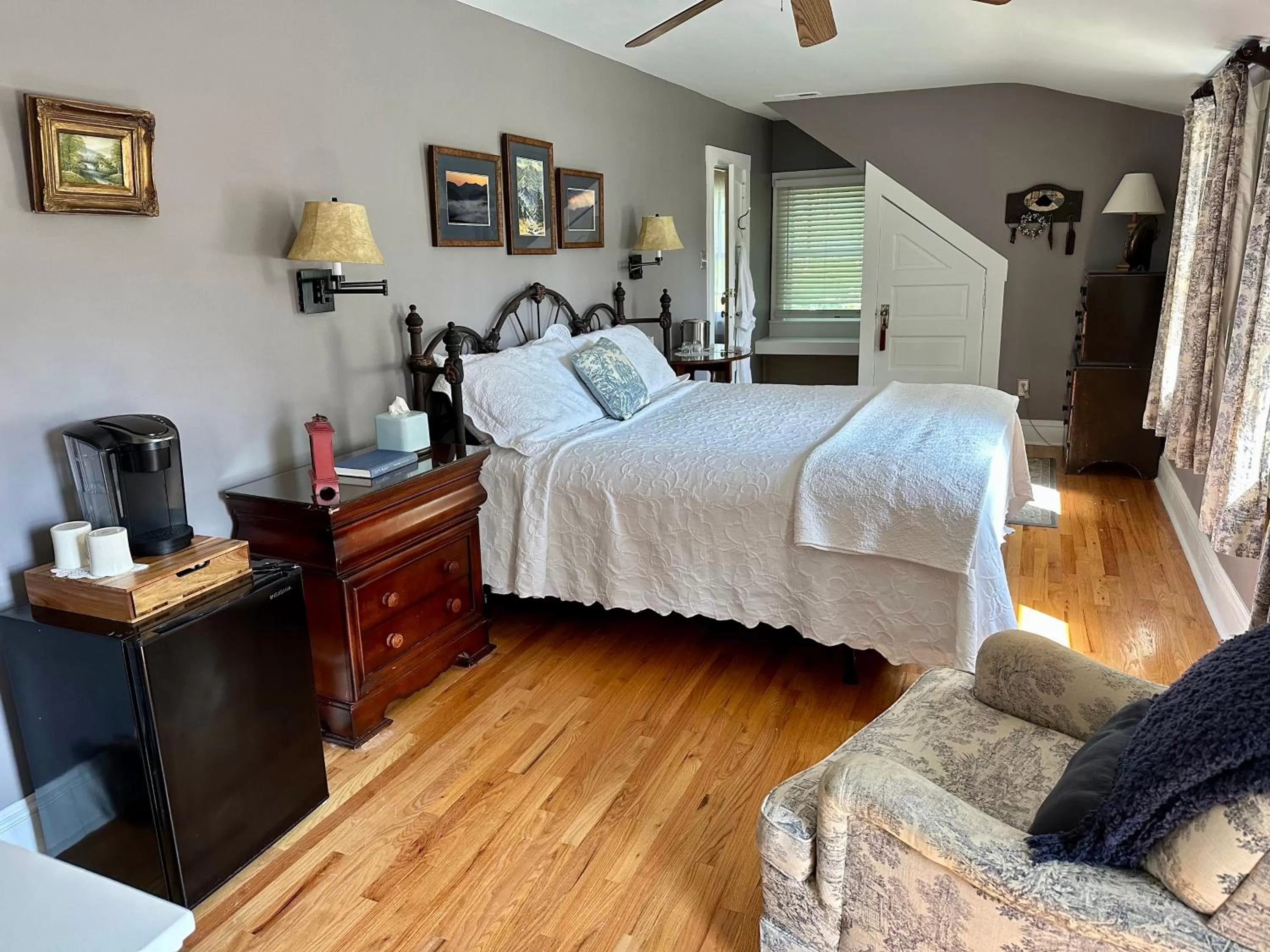 Bed in Red Rocker Inn