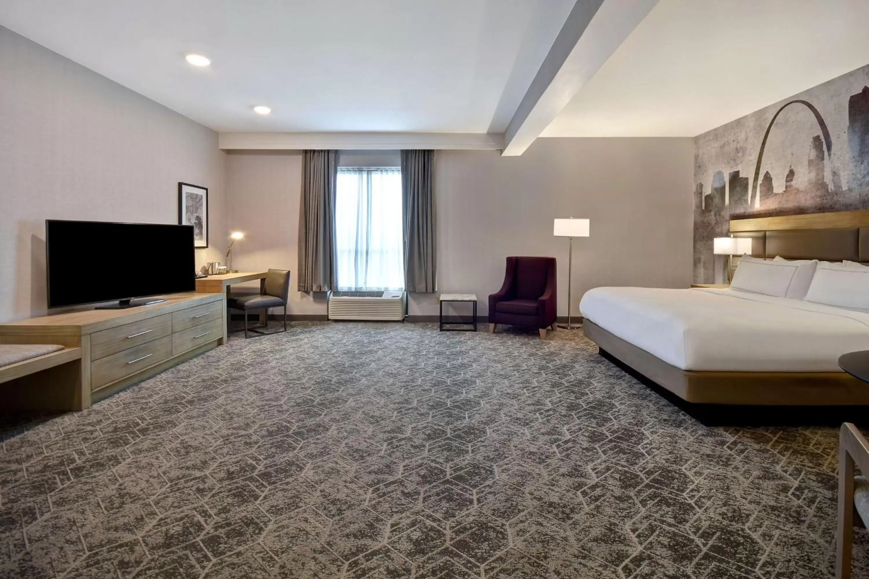 Bed, TV/Entertainment Center in DoubleTree by Hilton St. Louis Airport, MO