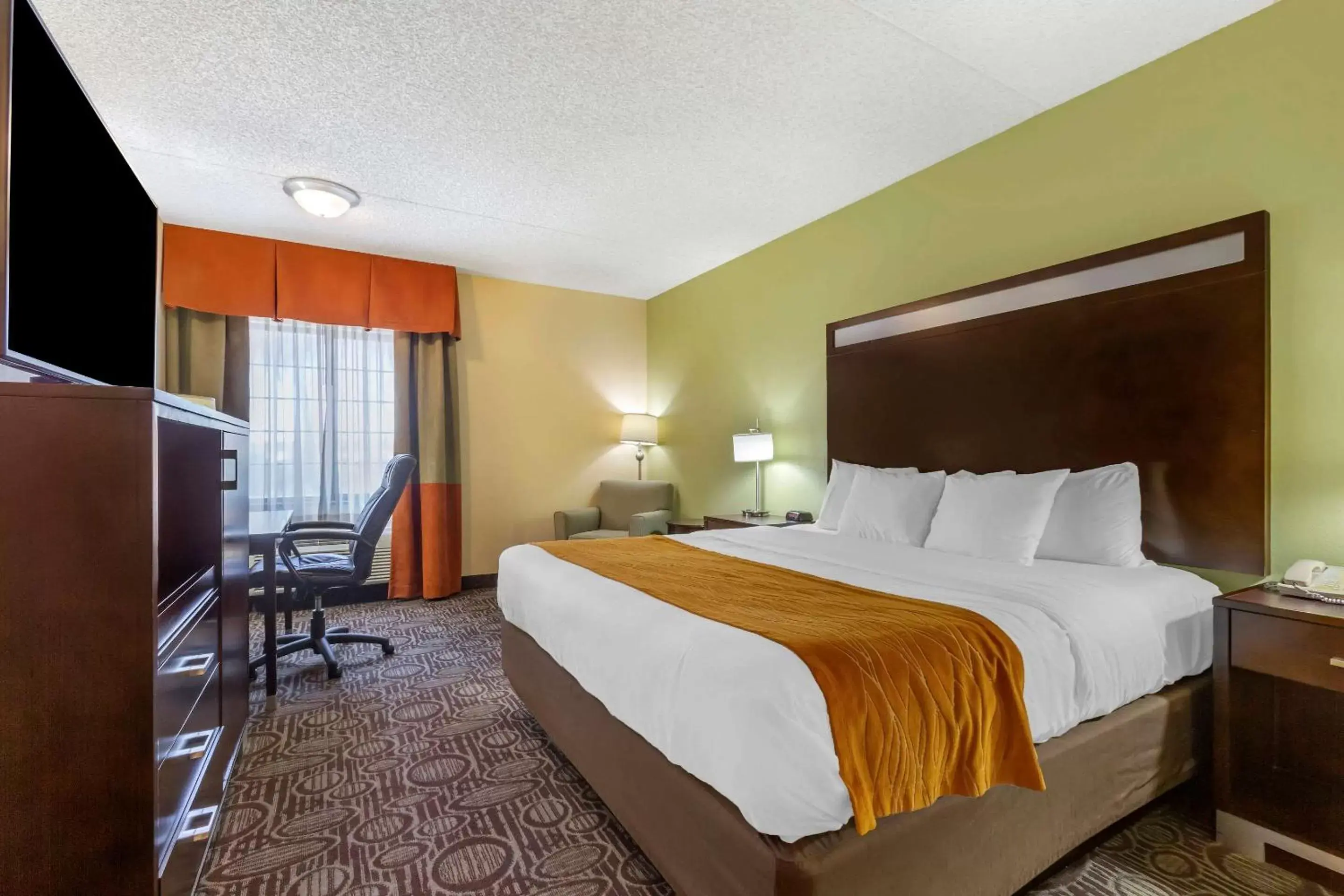 Photo of the whole room, Bed in Comfort Inn Chandler - Phoenix South I-10