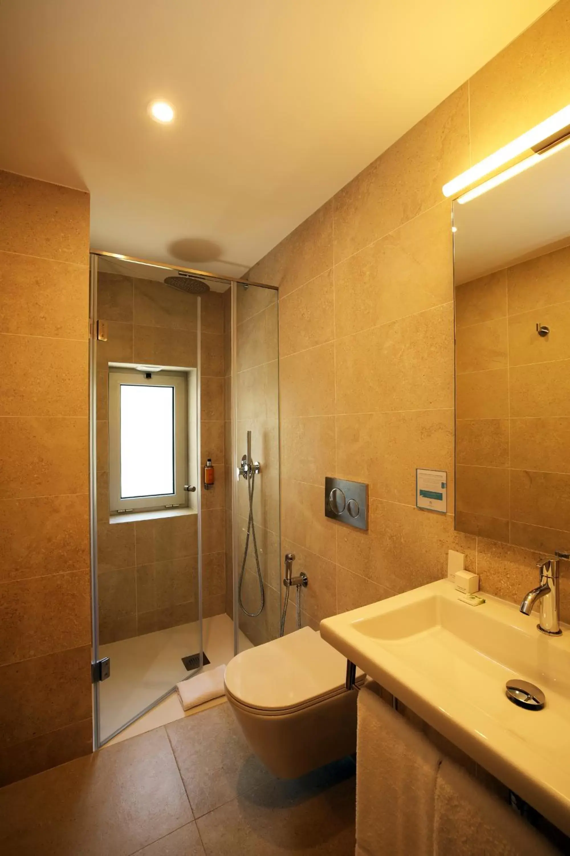 Shower, Bathroom in Hotel Navarras