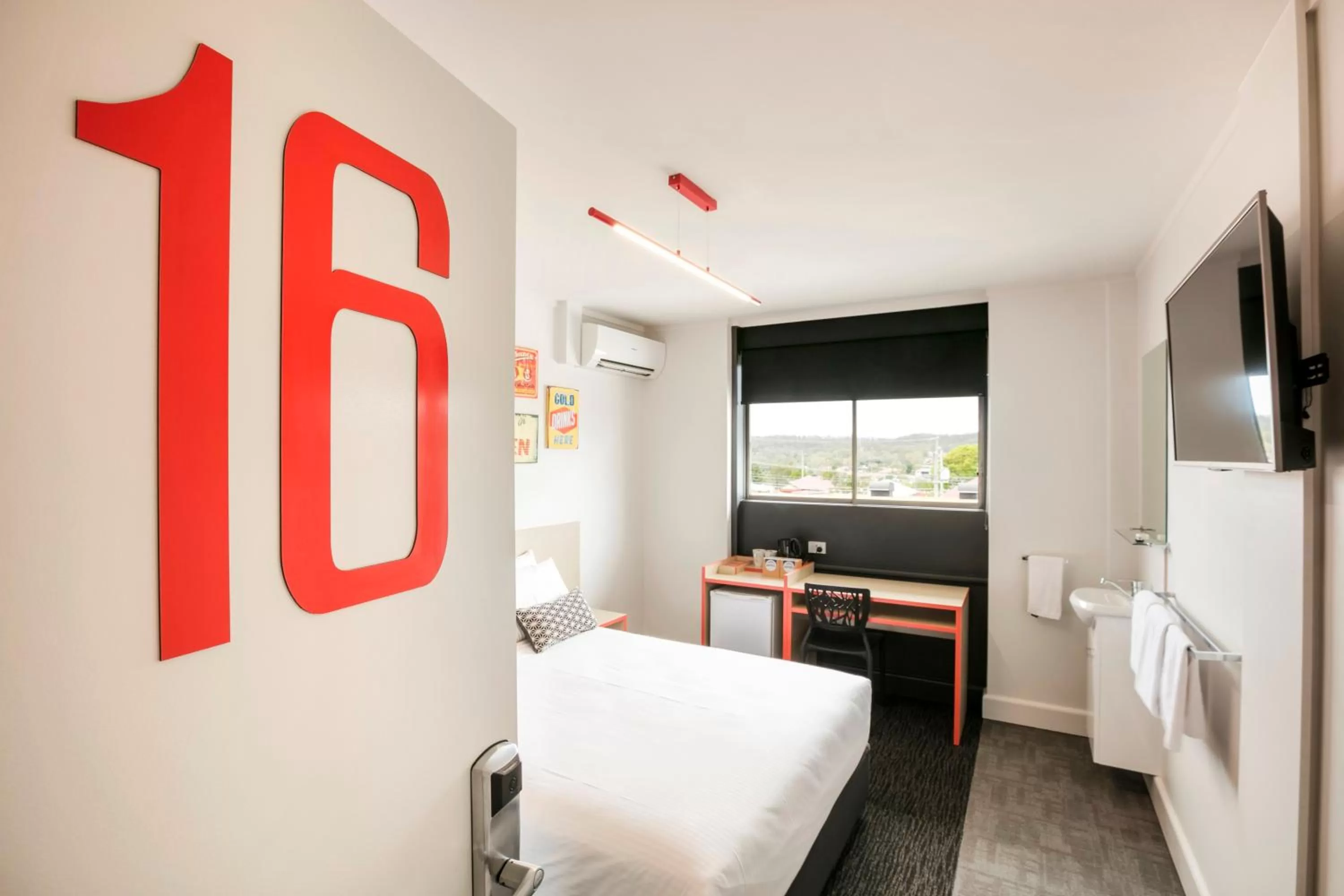 Bedroom, Bed in Nightcap at Camp Hill Hotel