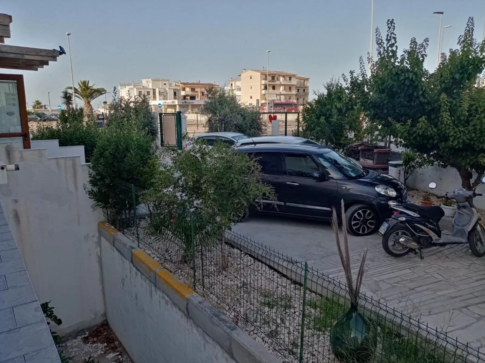 Parking in B&B Palazzo Manfredi Vieste, Fronte mare con Parcheggio
