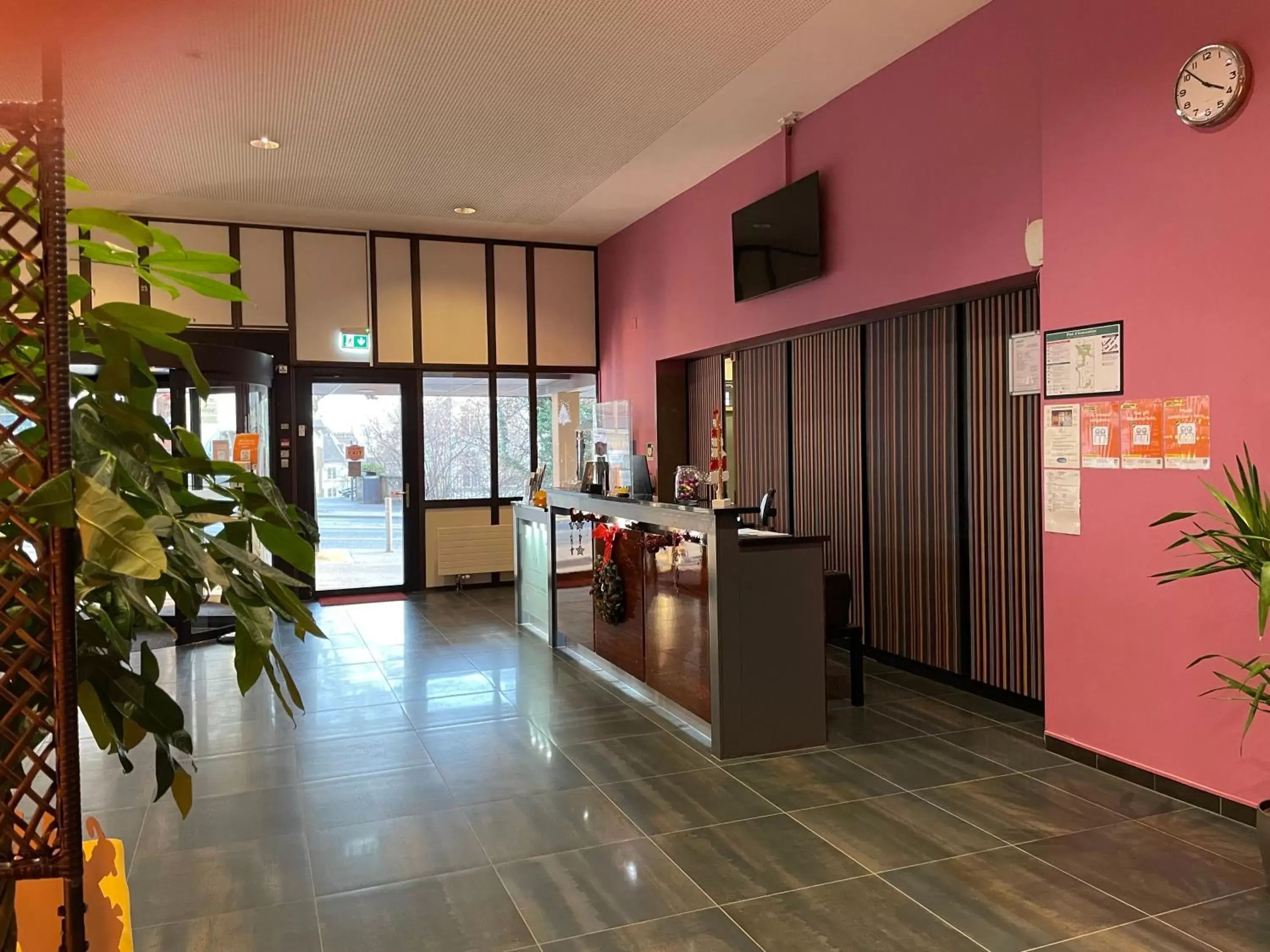 Lobby or reception in Neuchâtel City Hôtel Lobby or reception in Neuchâtel City Hôtel