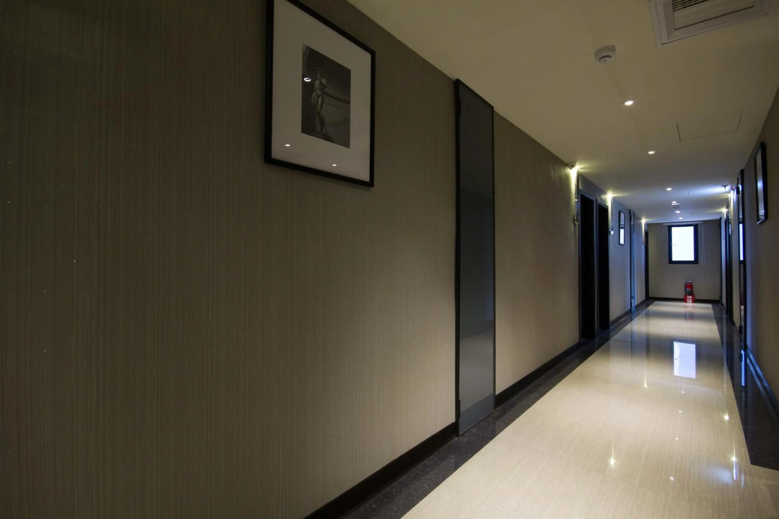 Decorative detail in Royal Guest Hotel