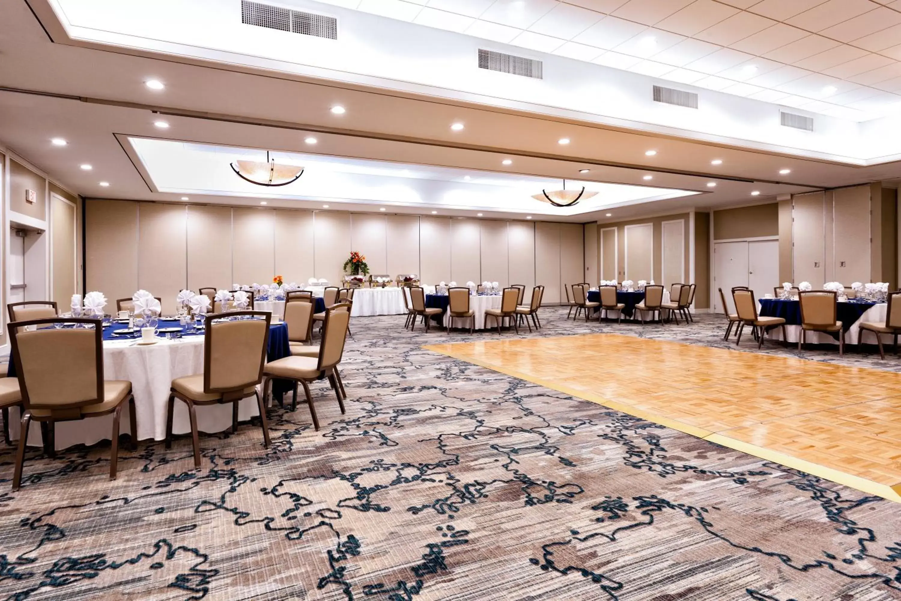 Banquet/Function facilities, Restaurant/Places to Eat in Holiday Inn Miami West - Airport Area, an IHG Hotel