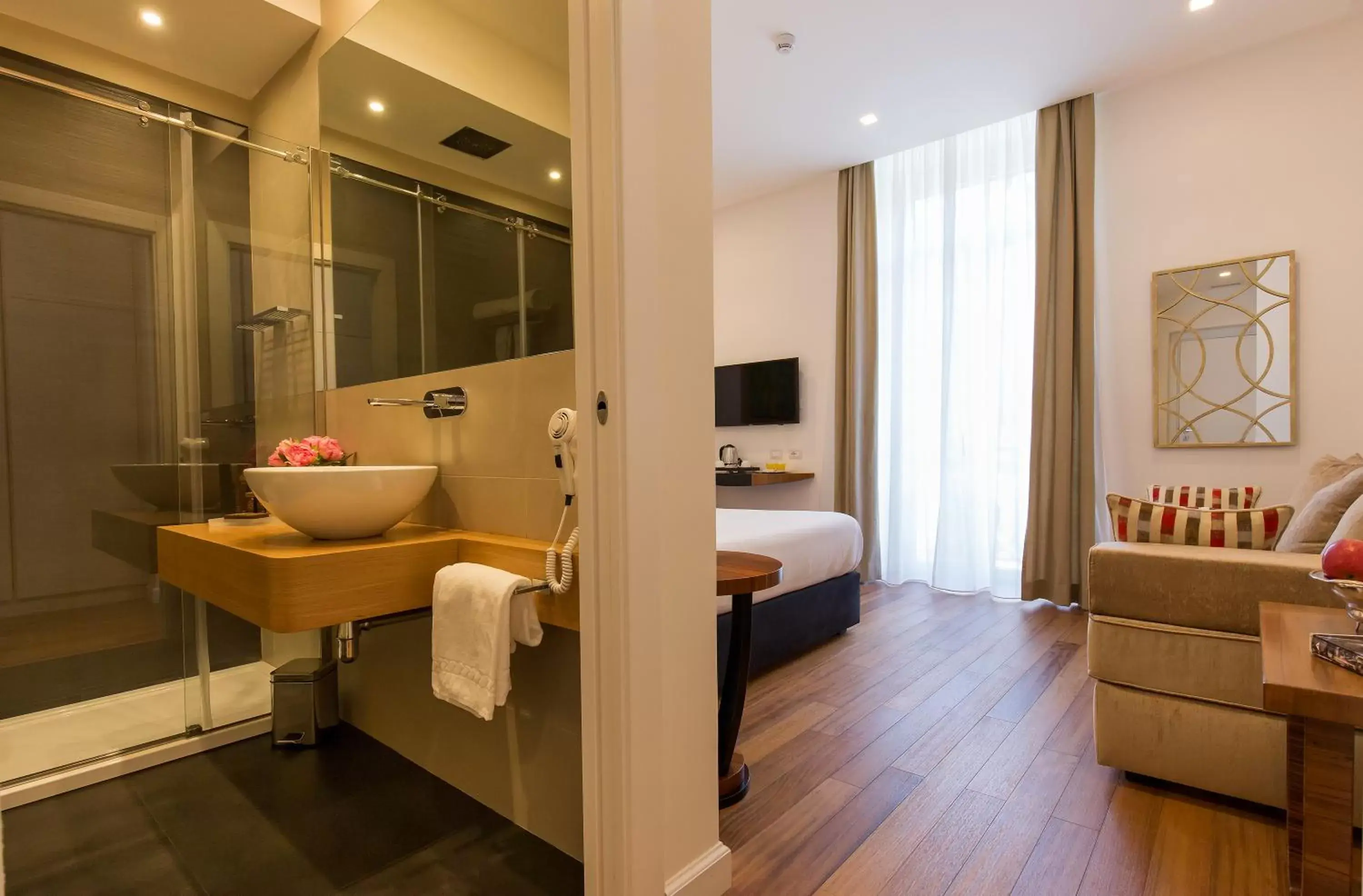 Bedroom, Bathroom in 900 Piazza del Popolo