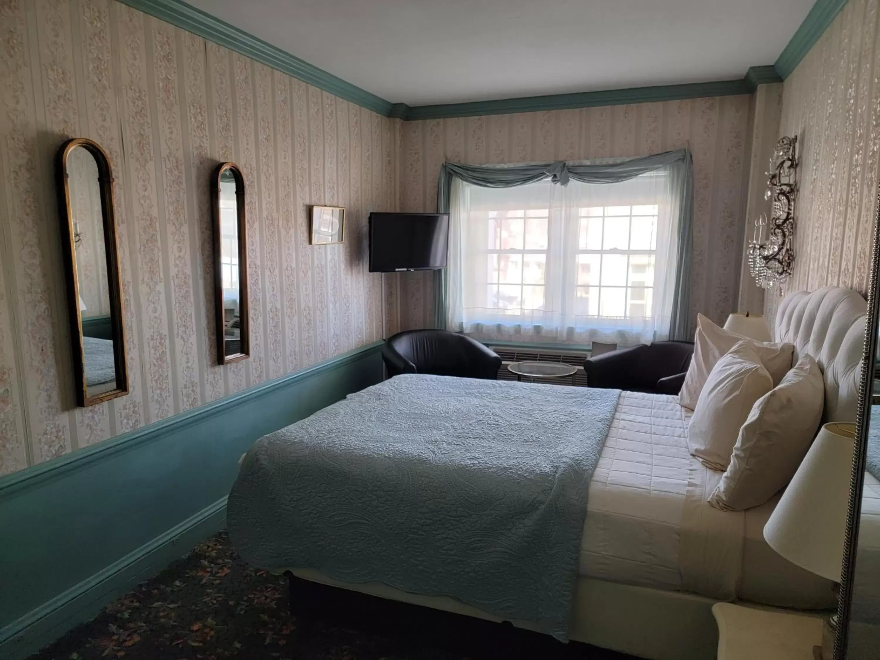 Bedroom in Lowell Inn