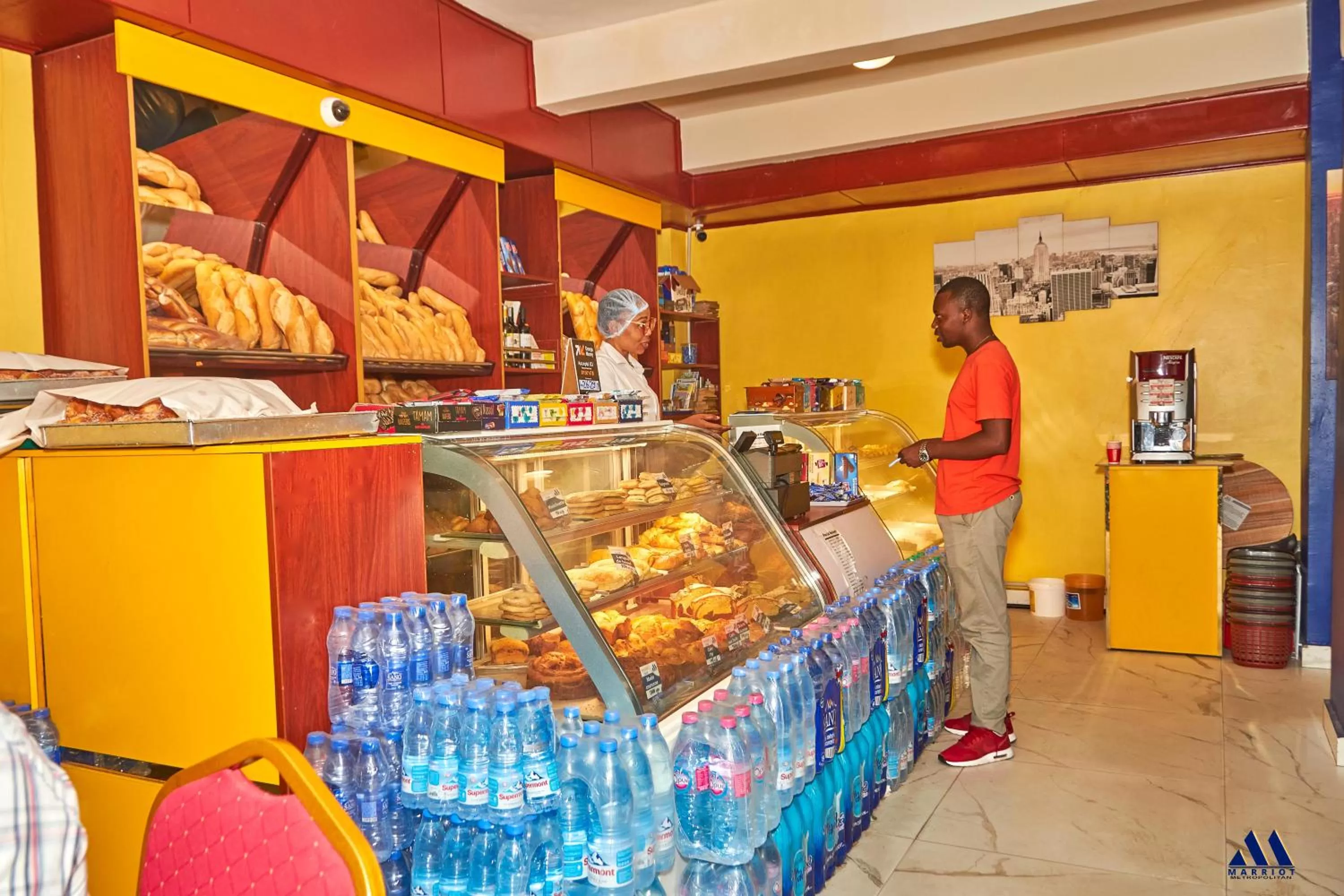 Restaurant/places to eat in Marriot Metropolitan Hotel