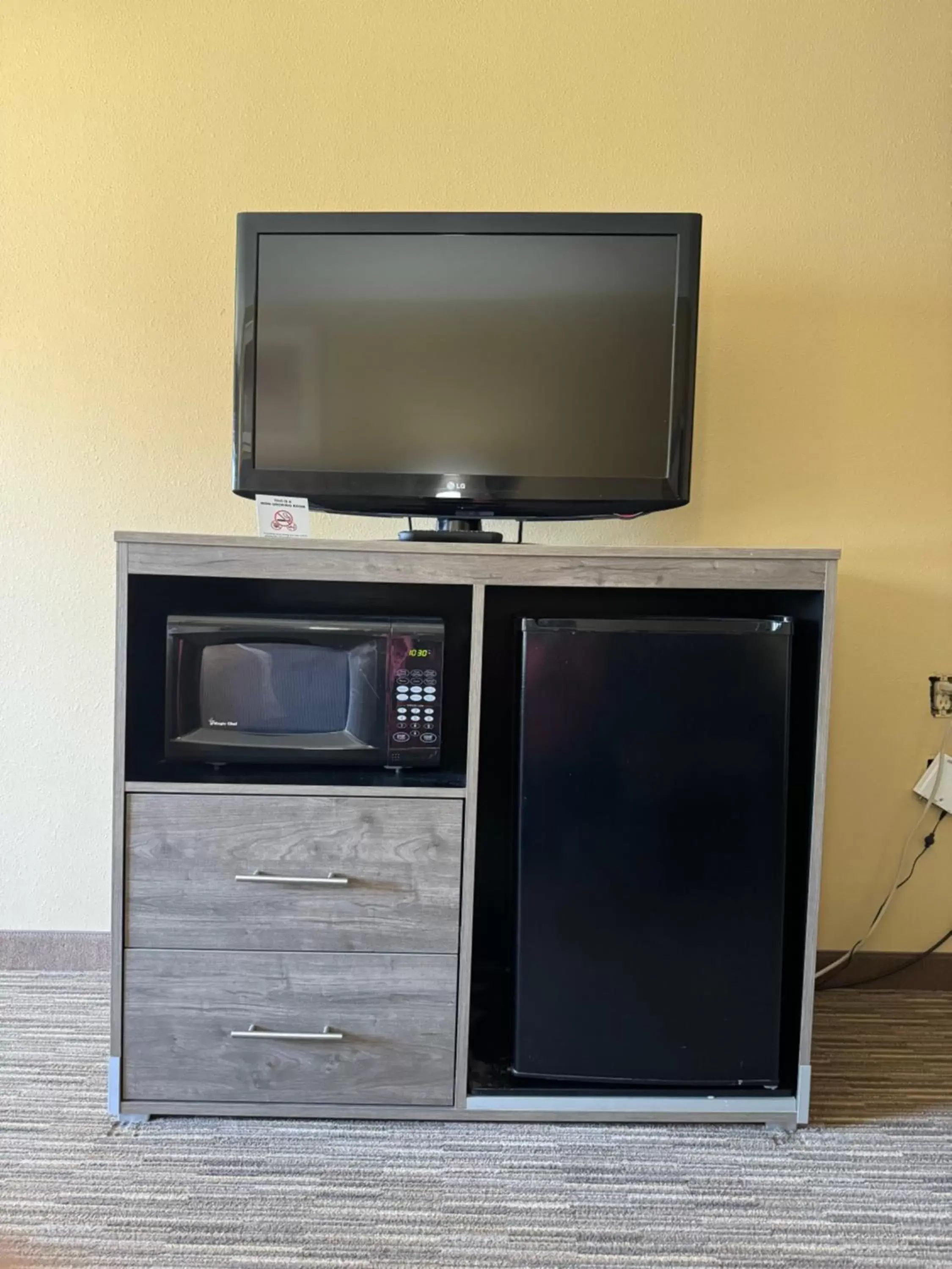 TV/Entertainment Center in Quality Inn near I-72 and Hwy 51