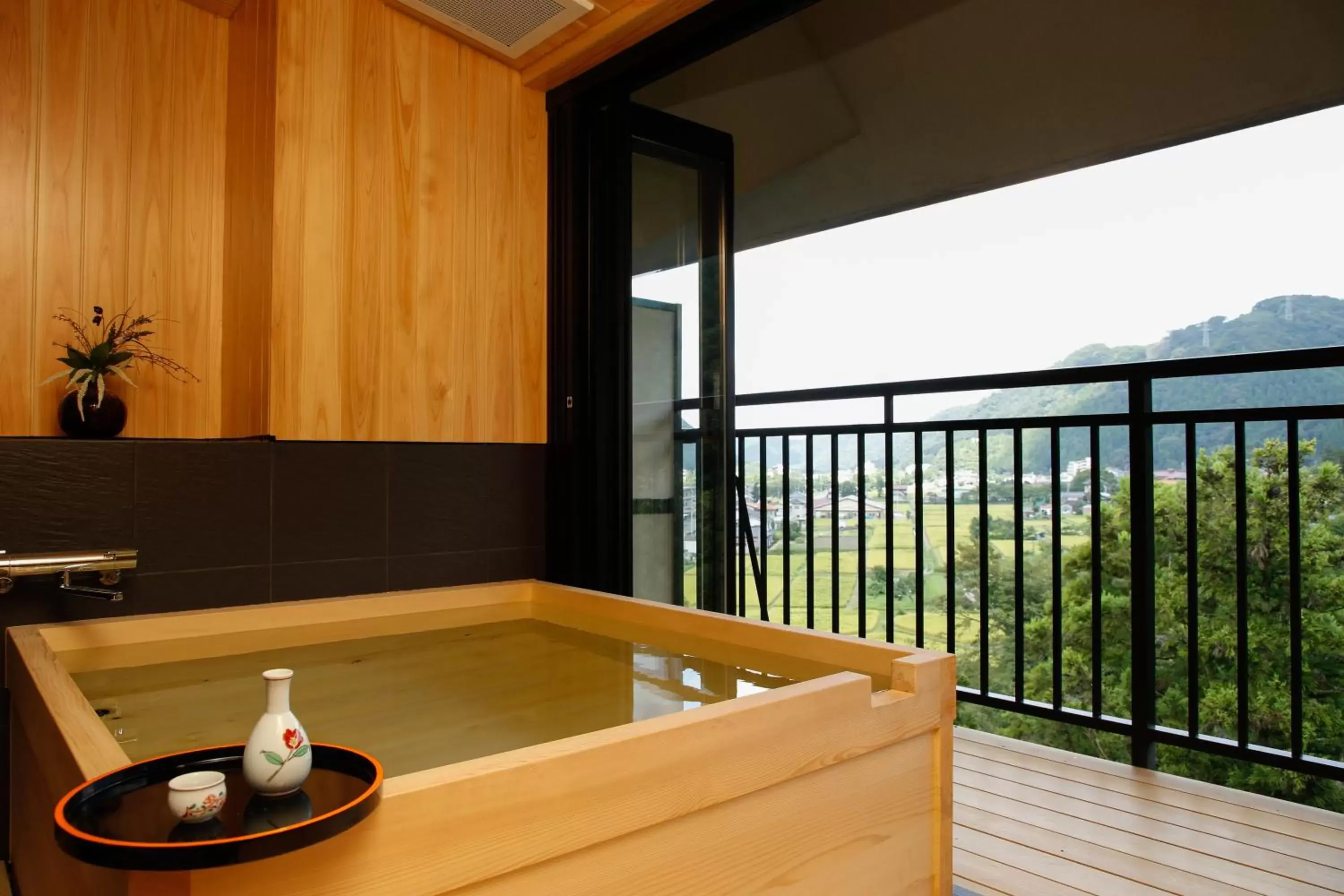 Photo of the whole room in Yamanaka Onsen Hanatsubaki                                                 