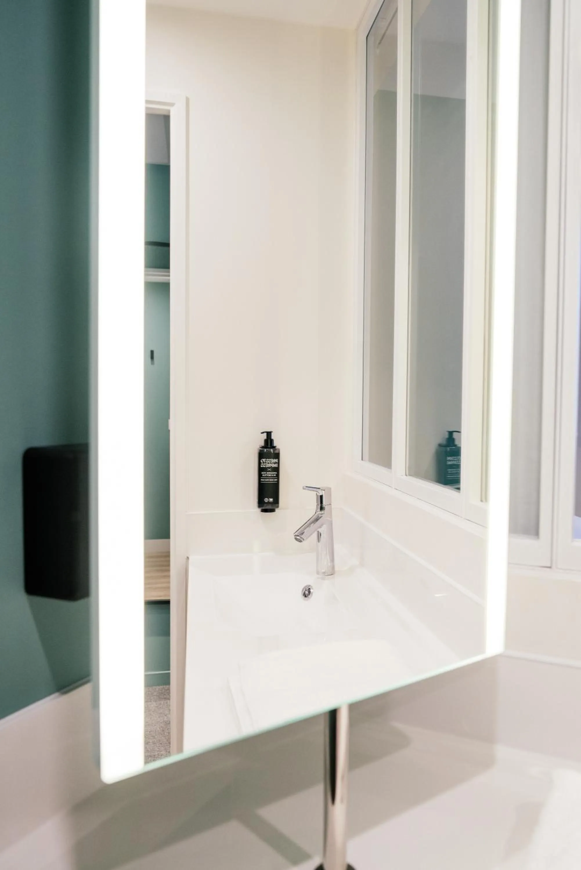 Bathroom in ibis Styles Limoges Centre