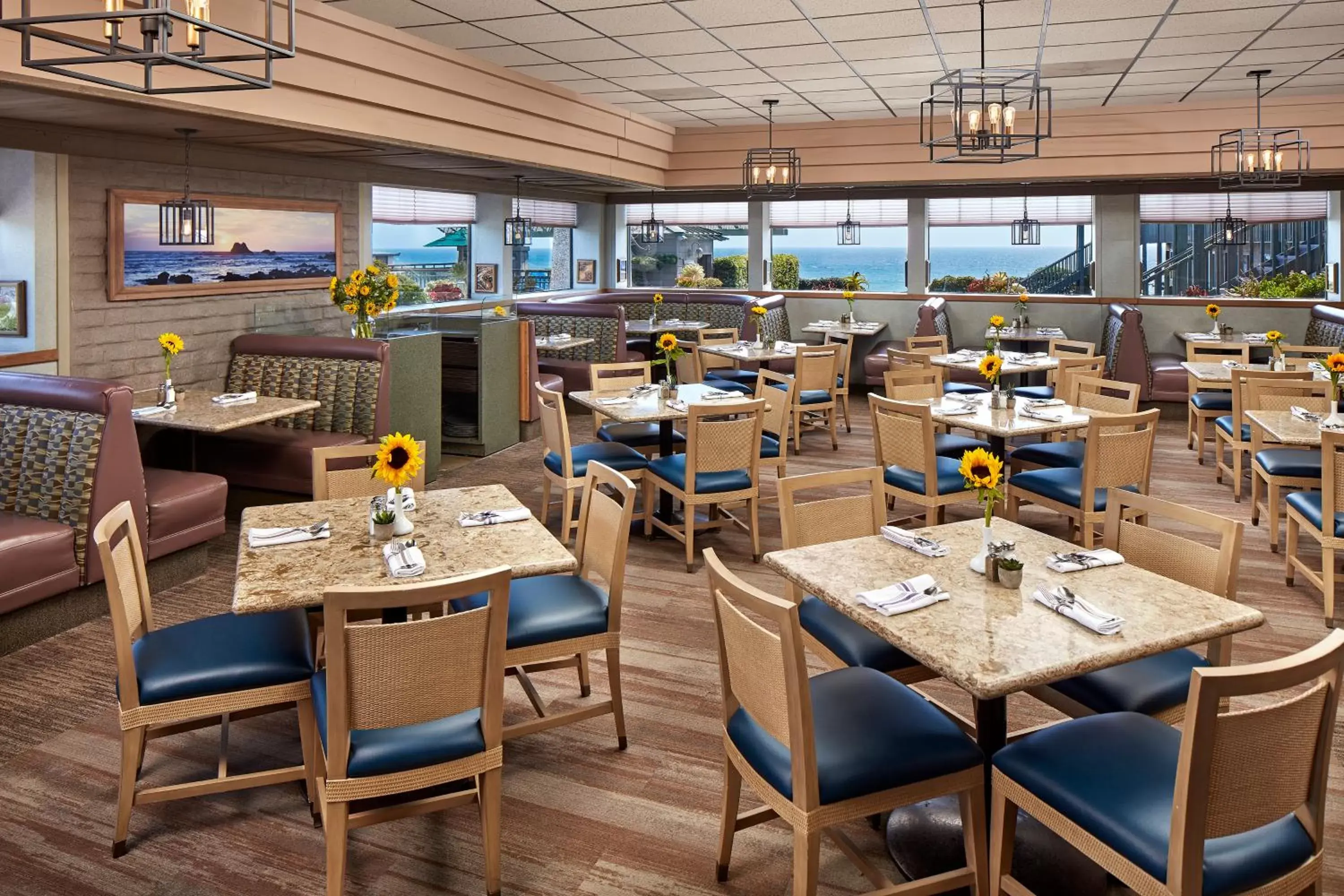 Restaurant/Places to Eat in Cavalier Oceanfront Resort