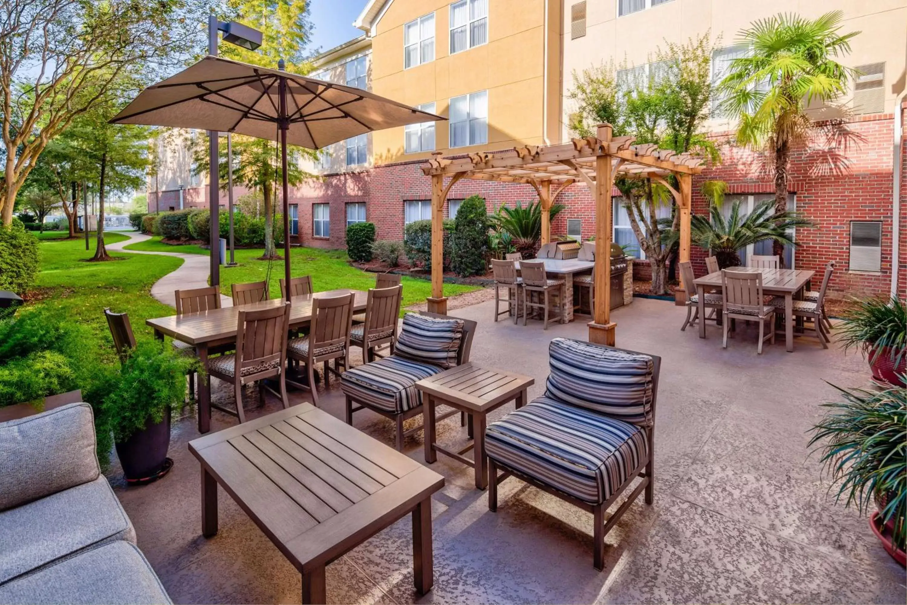 Patio, Restaurant/Places to Eat in Homewood Suites by Hilton Baton Rouge