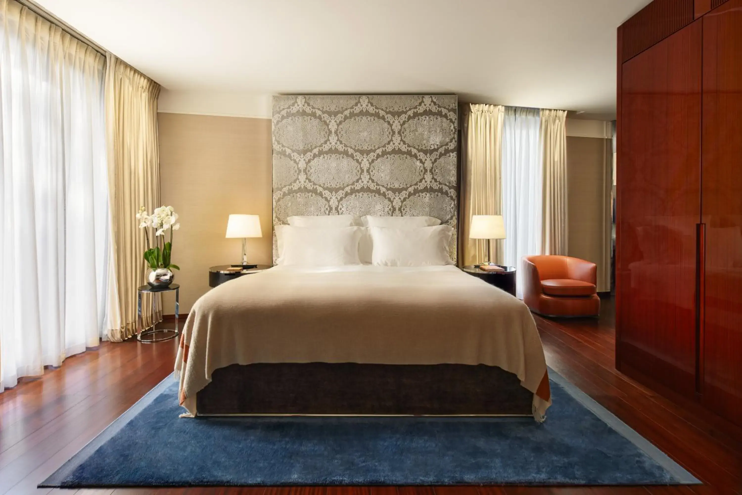Bedroom, Bed in Bulgari Hotel London