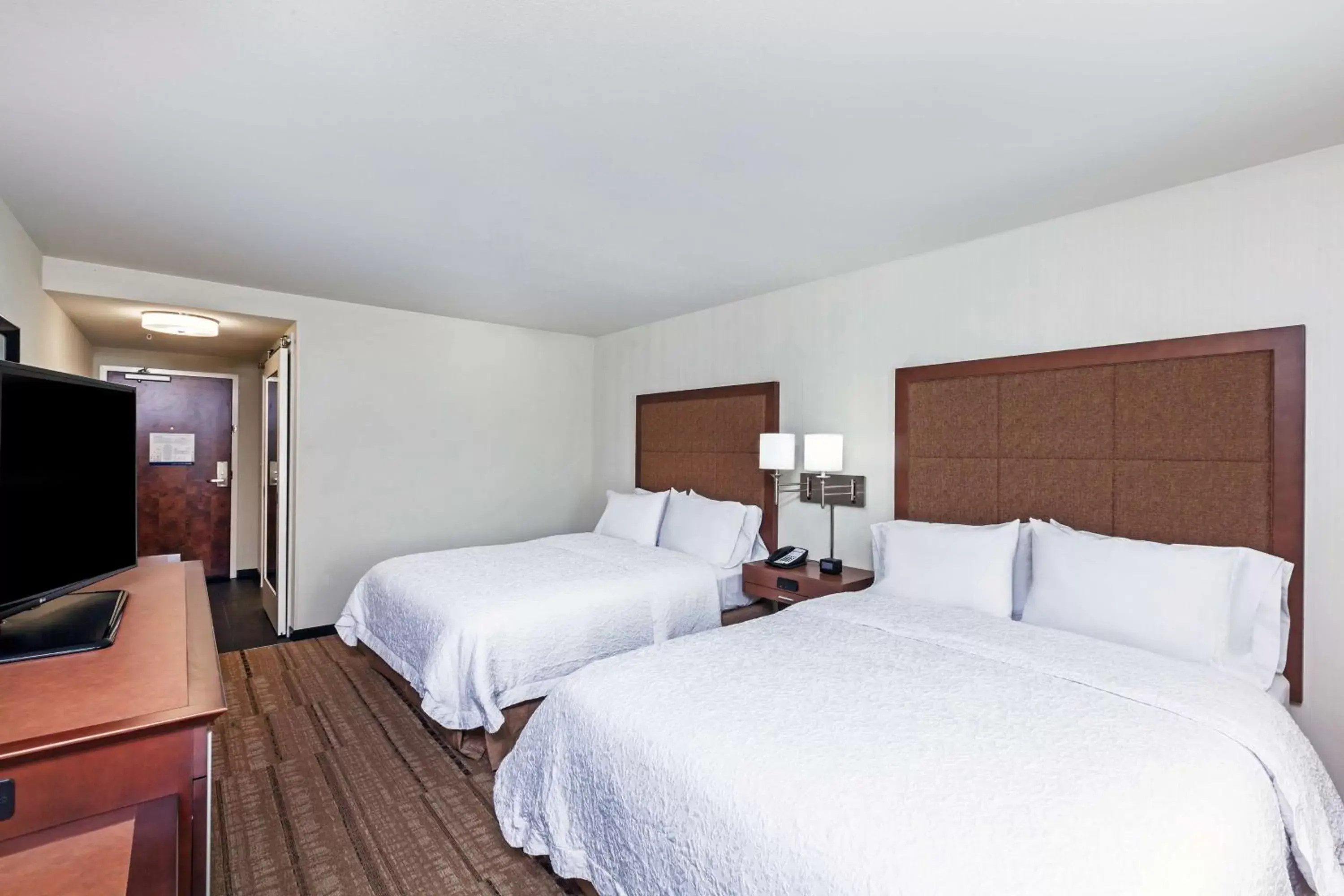 Bed in Hampton Inn & Suites Houston I-10 West Park Row, Tx