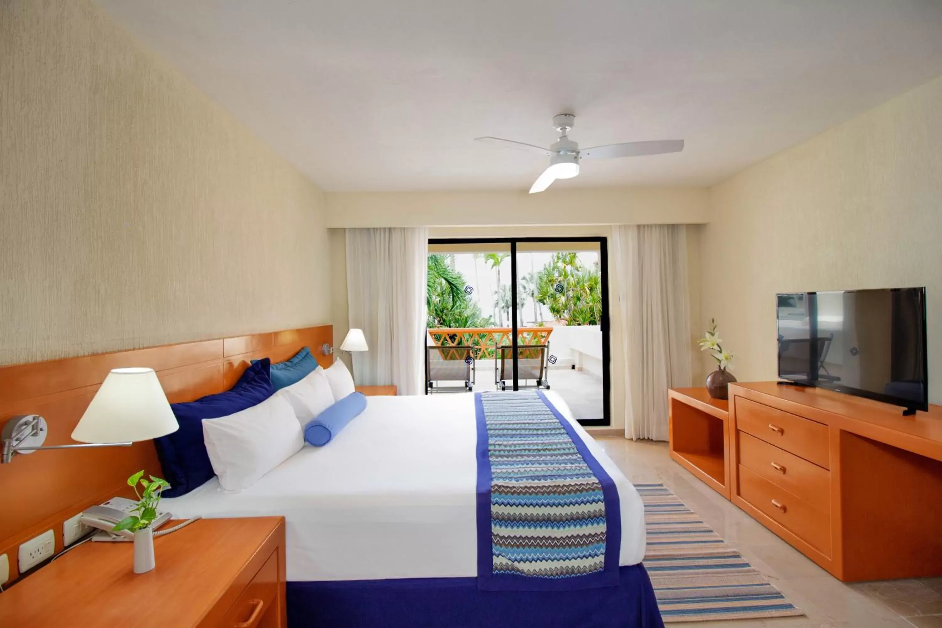 Balcony/Terrace in Plaza Pelicanos Grand Beach Resort All Inclusive