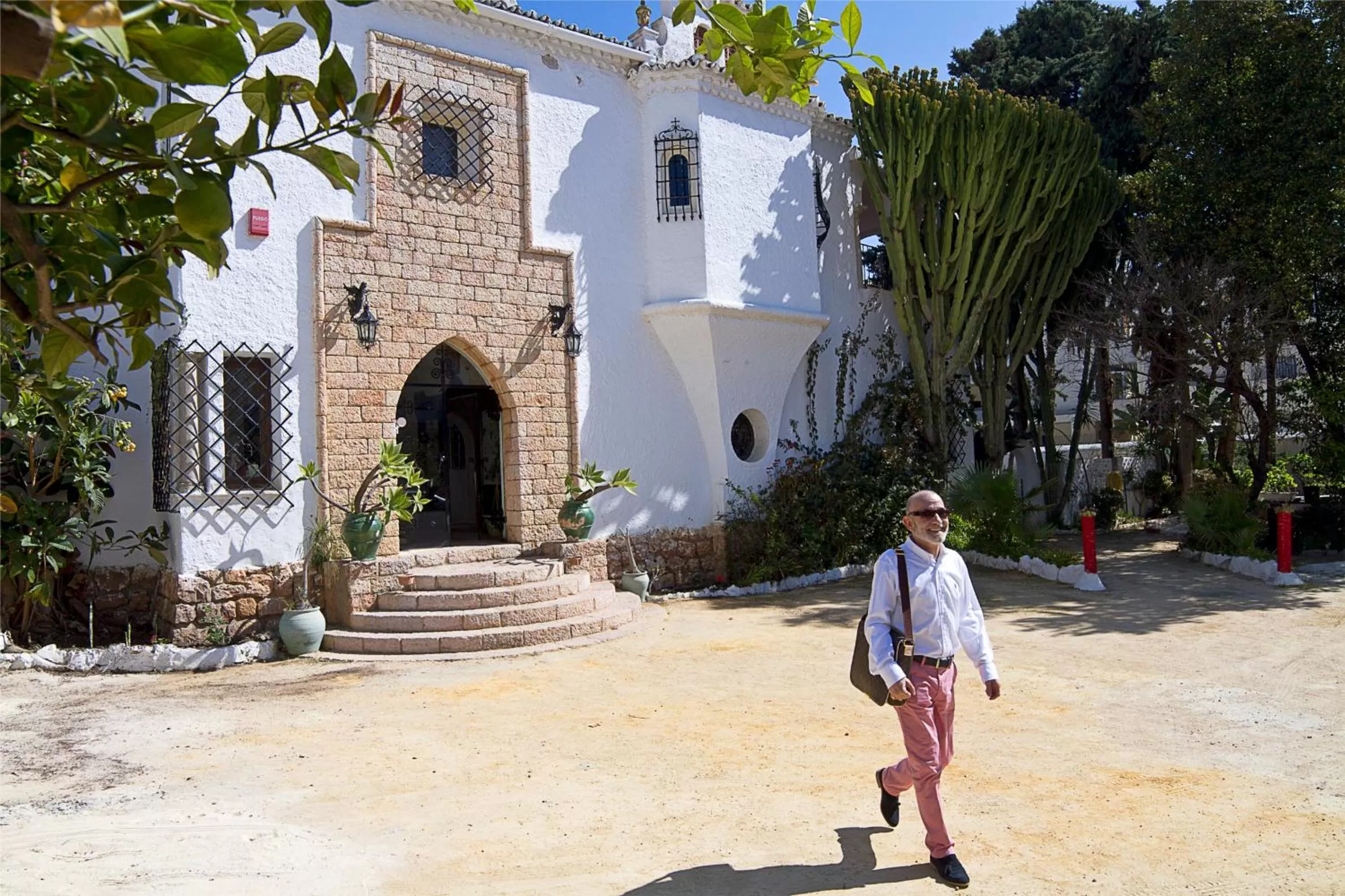 Facade/entrance in Hotel Residencia Miami