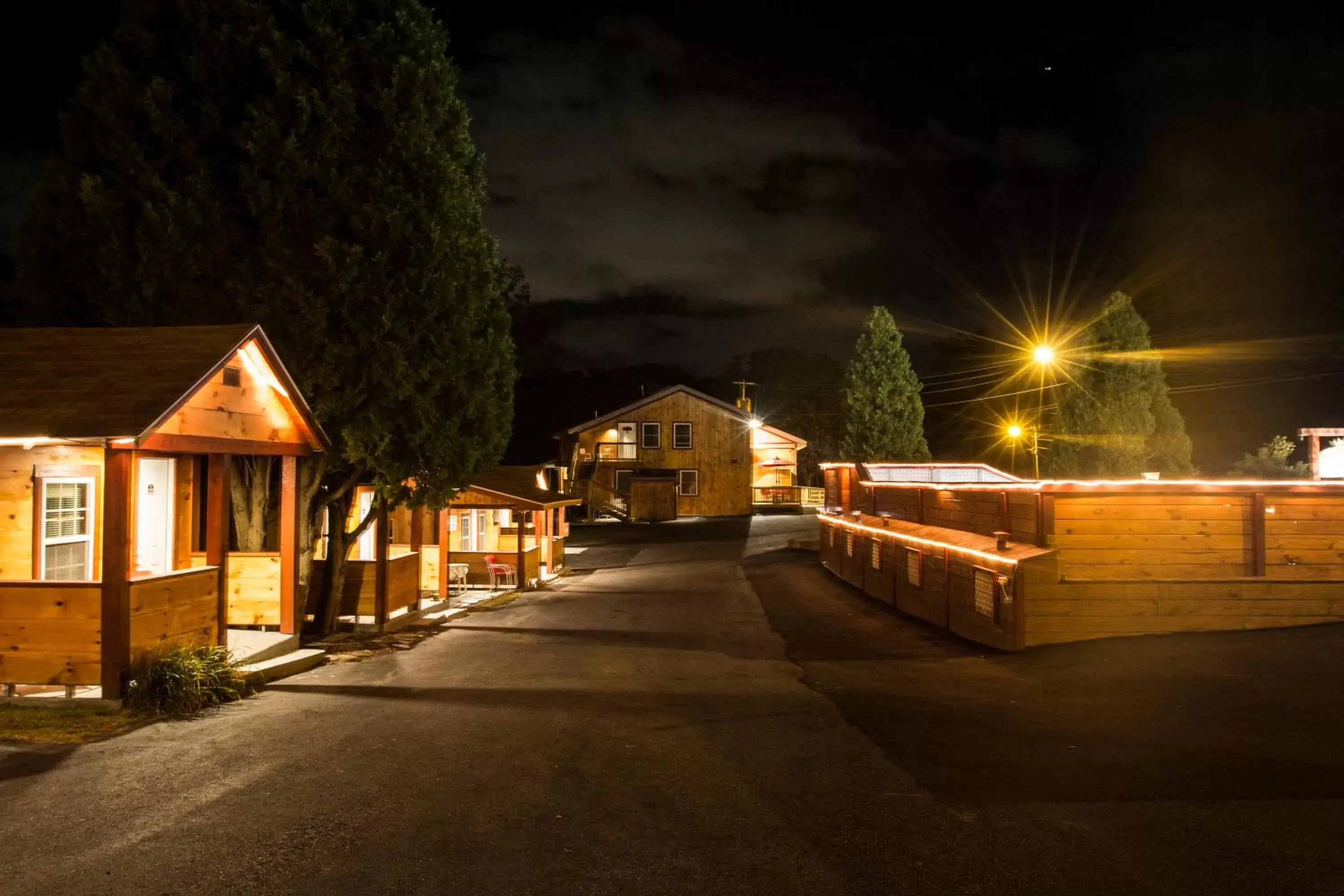 Property Building in King Hendrick Motel and Suites