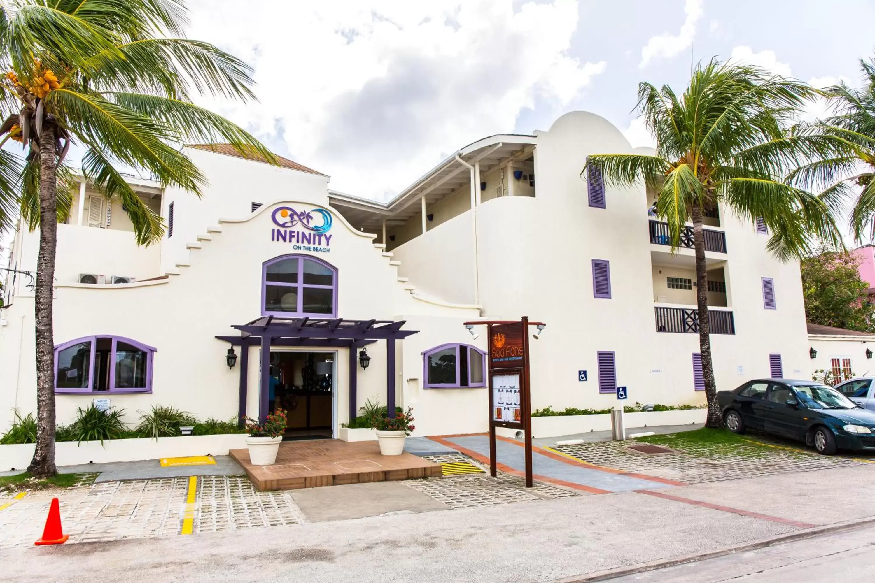 Facade/entrance, Property Building in Infinity on the Beach