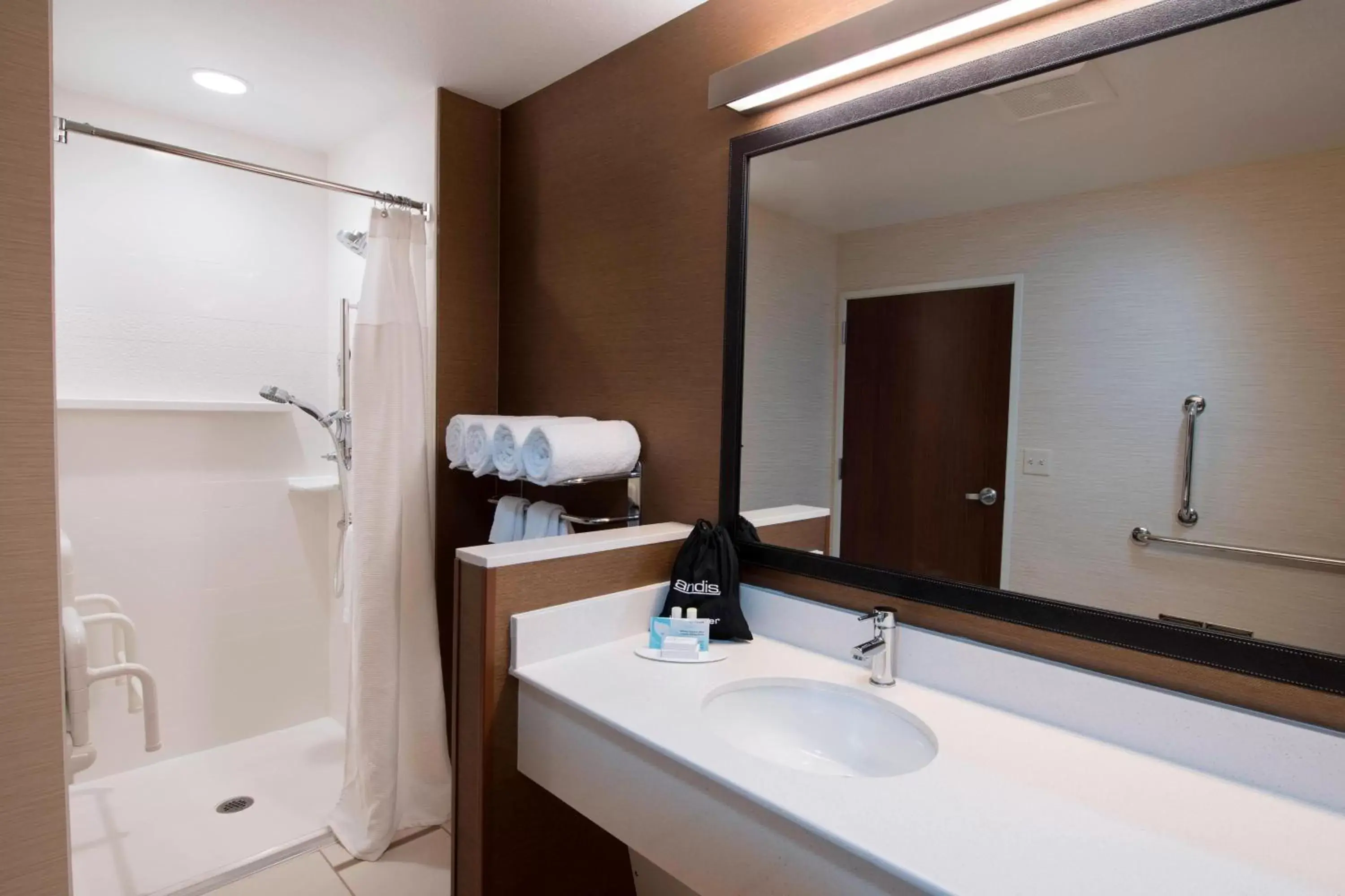 Bathroom in Fairfield Inn & Suites by Marriott Scottsbluff
