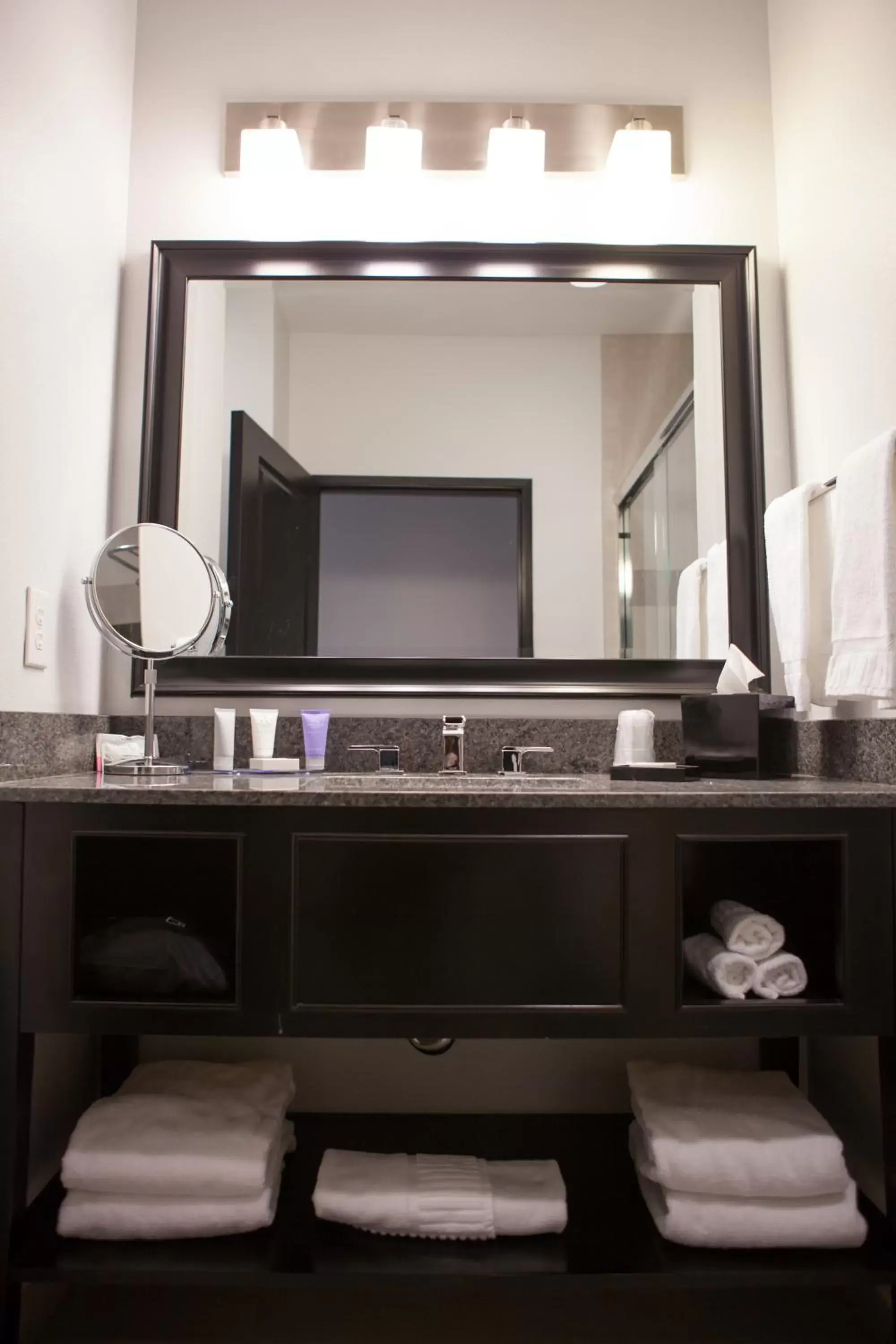 Bathroom in La Quinta Inn & Suites by Wyndham Lubbock Southwest