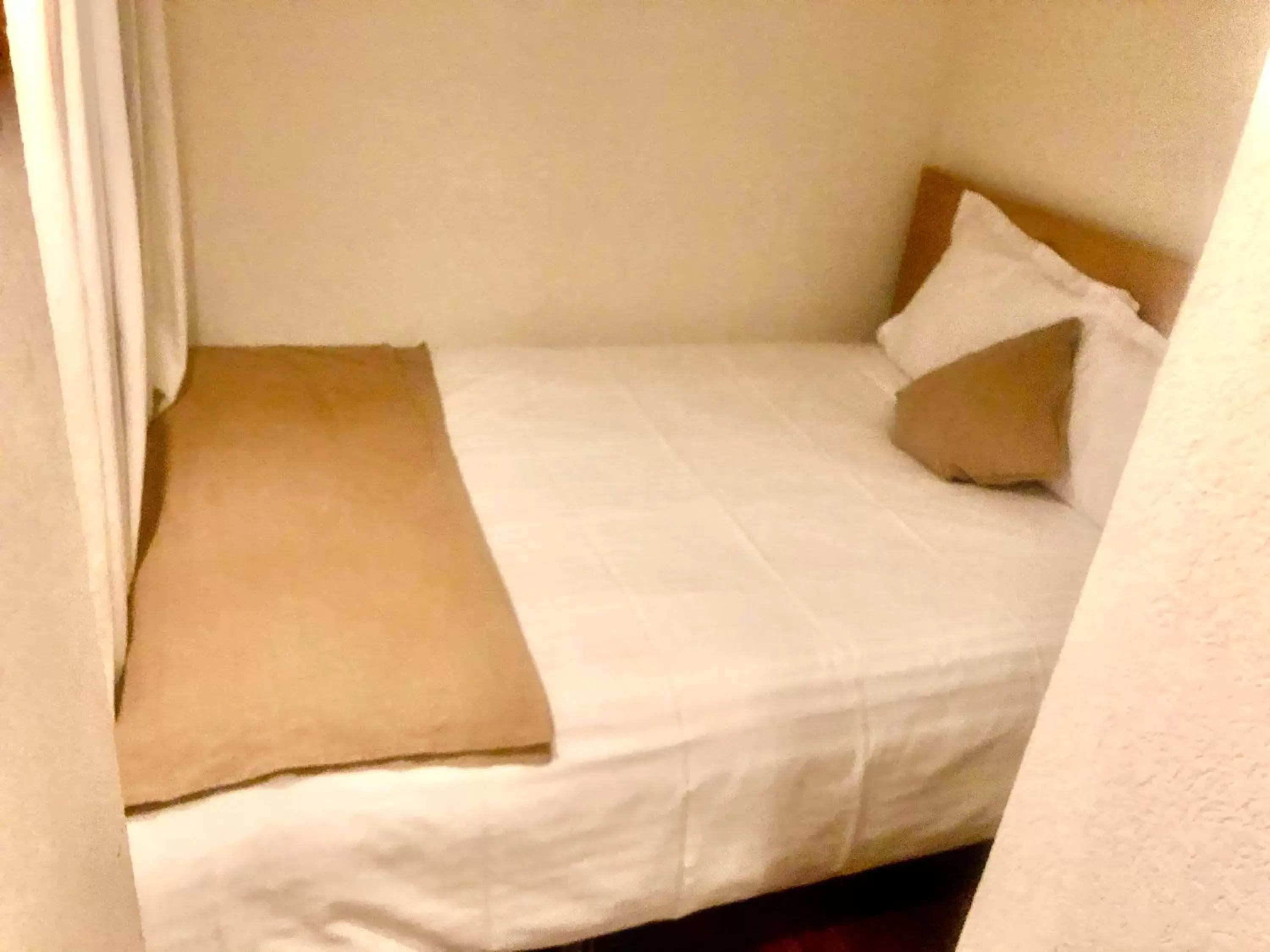 Bed in Hostellerie de L'Hôtel de Ville