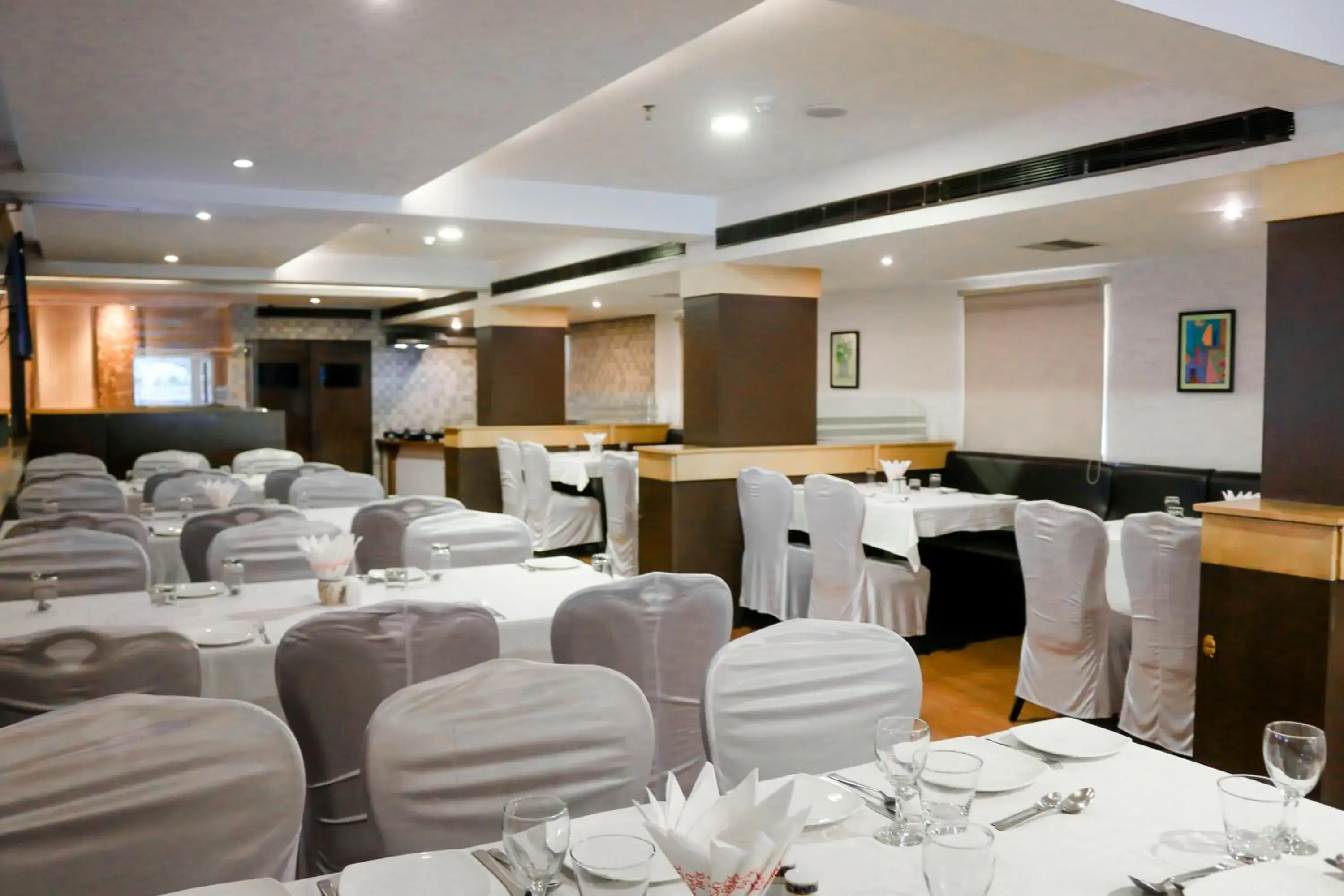 Restaurant/places to eat, Banquet Facilities in Hotel Winsar Park