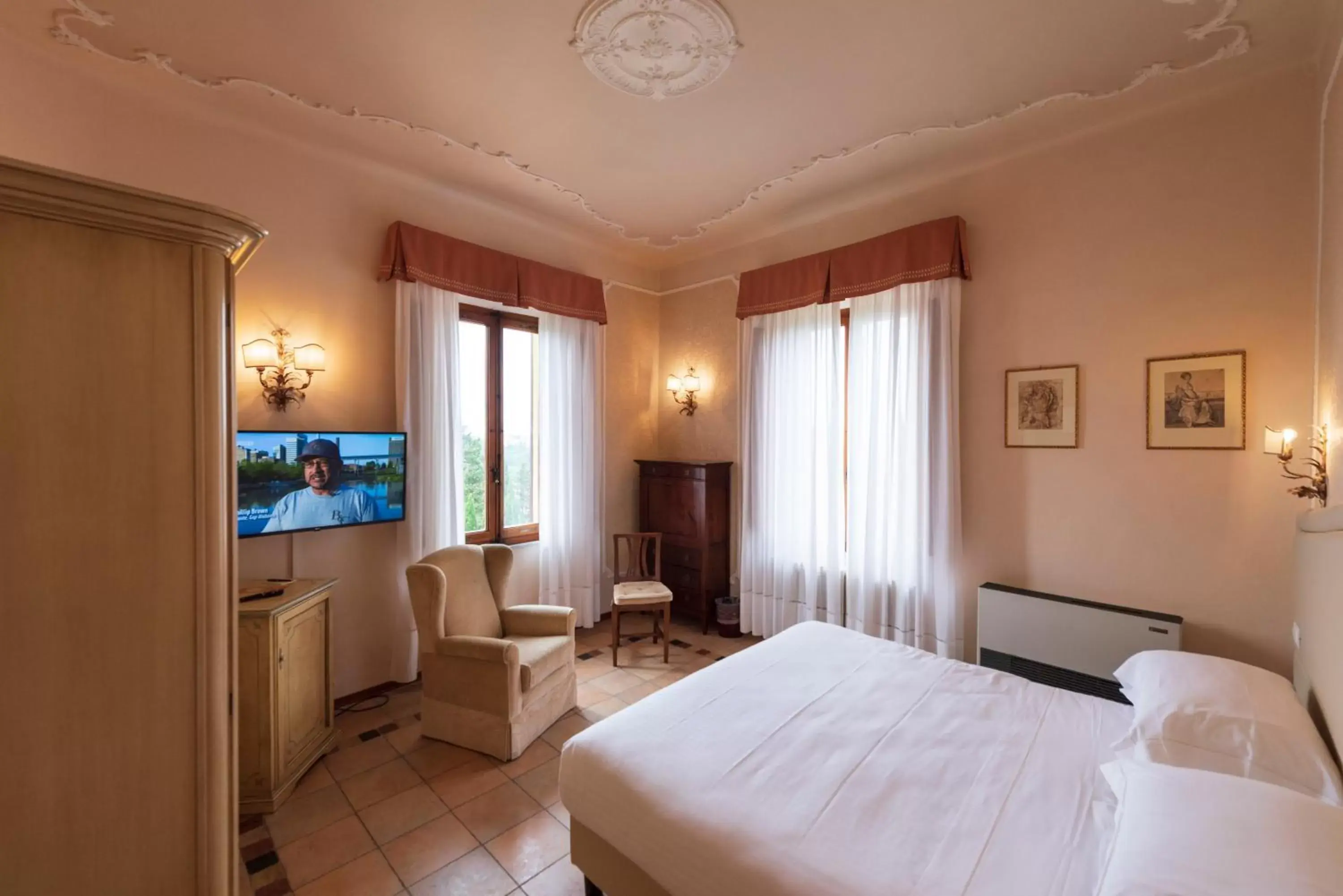 Bed in Villa Scacciapensieri Boutique Hotel