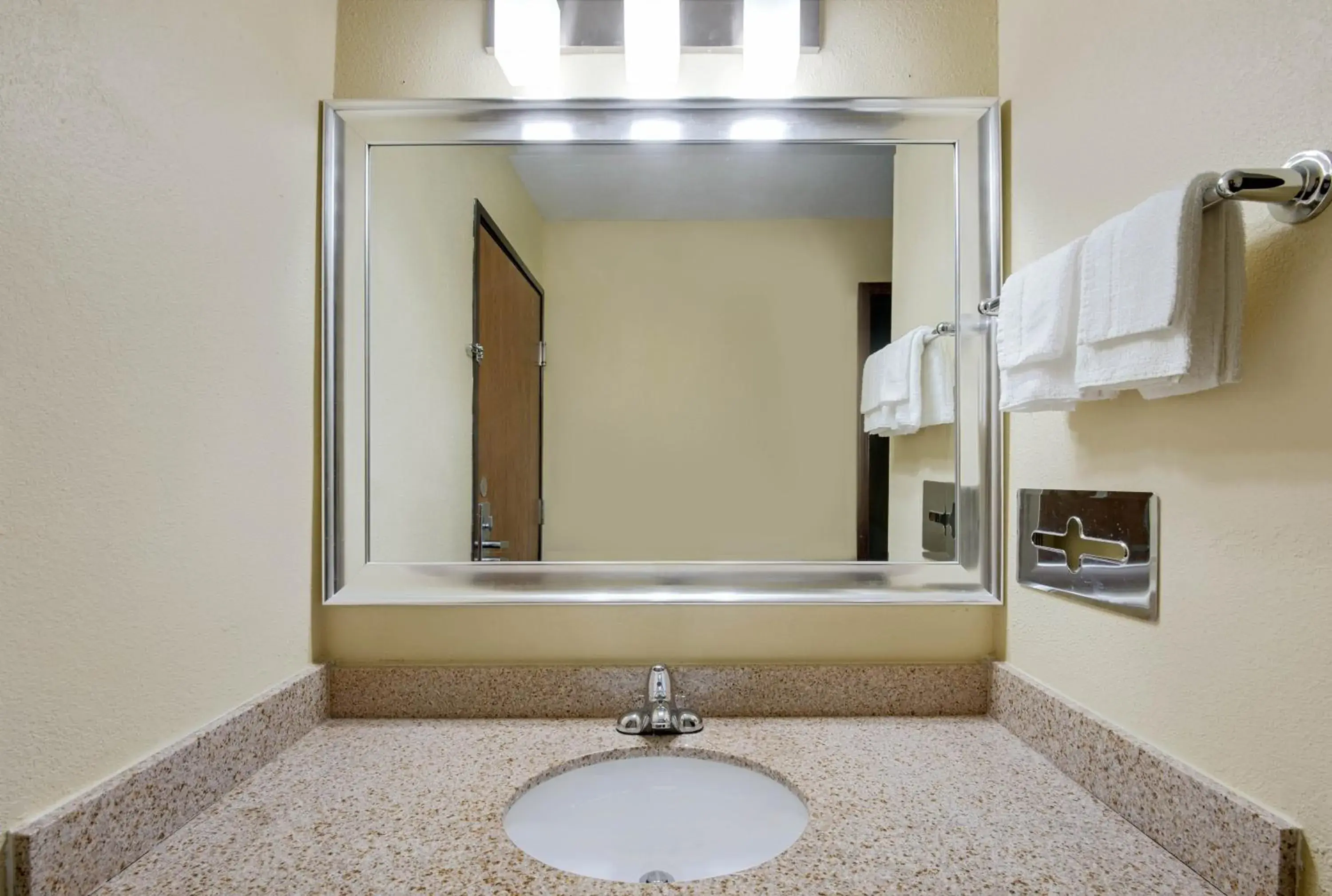 Bedroom, Bathroom in Super 8 by Wyndham Kansas City