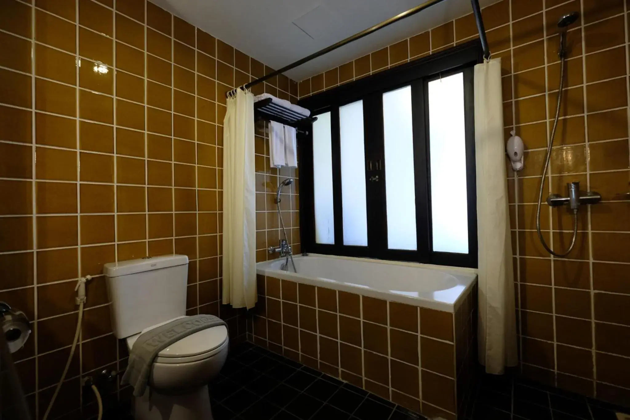 Shower, Bathroom in Wongamat Privacy Residence, Pattaya