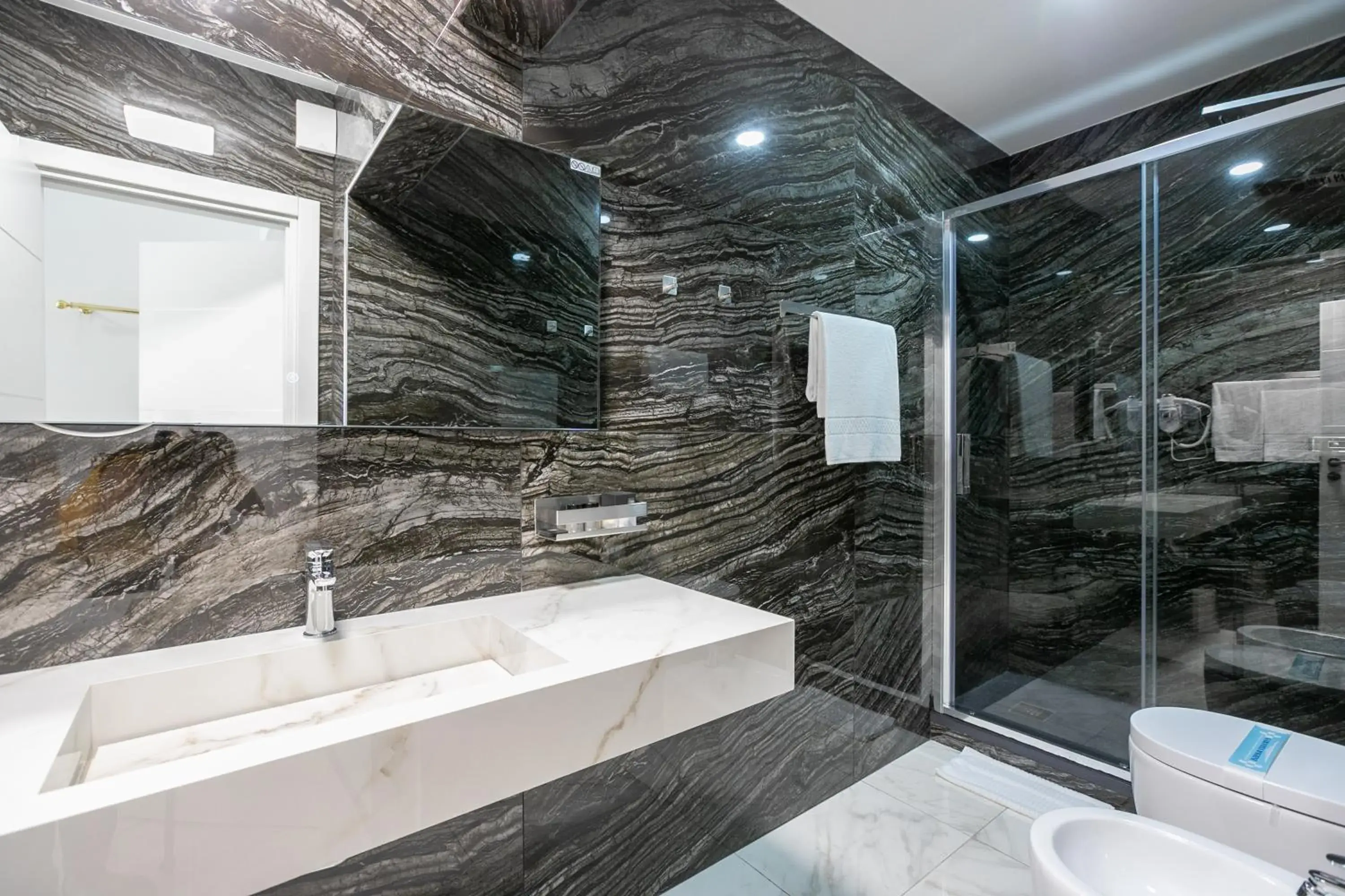 Shower, Bathroom in Gregorio VII Luxury Suites San Damaso