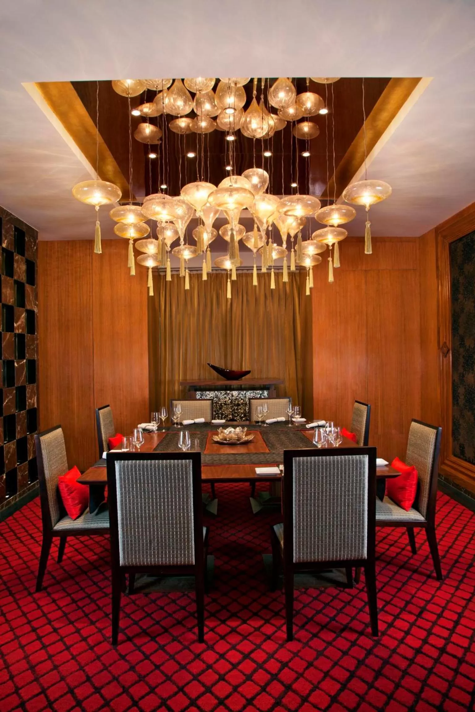 Restaurant/places to eat in Radisson Blu Plaza Delhi Airport