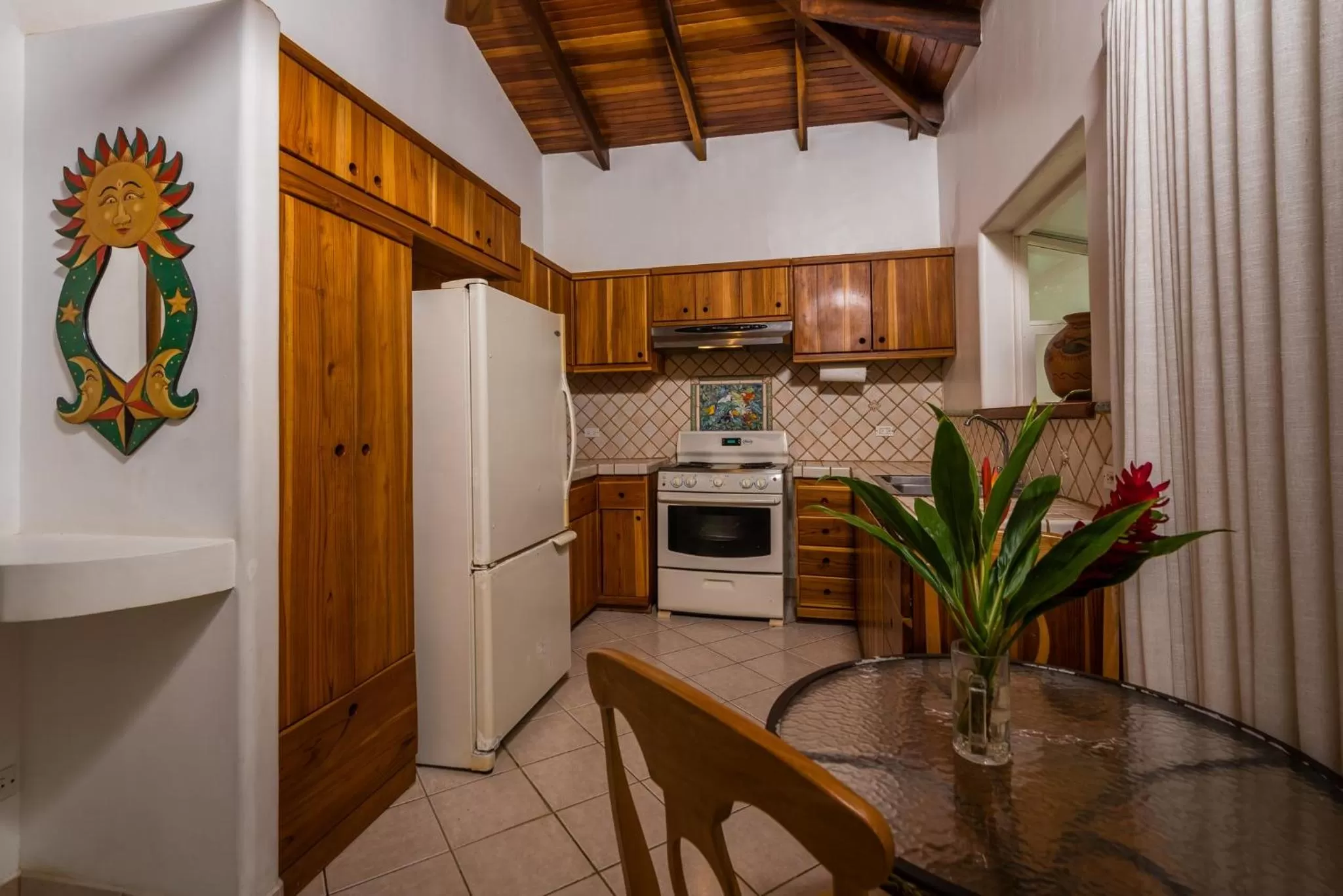Dining area, Kitchen/Kitchenette in Corona del Mar