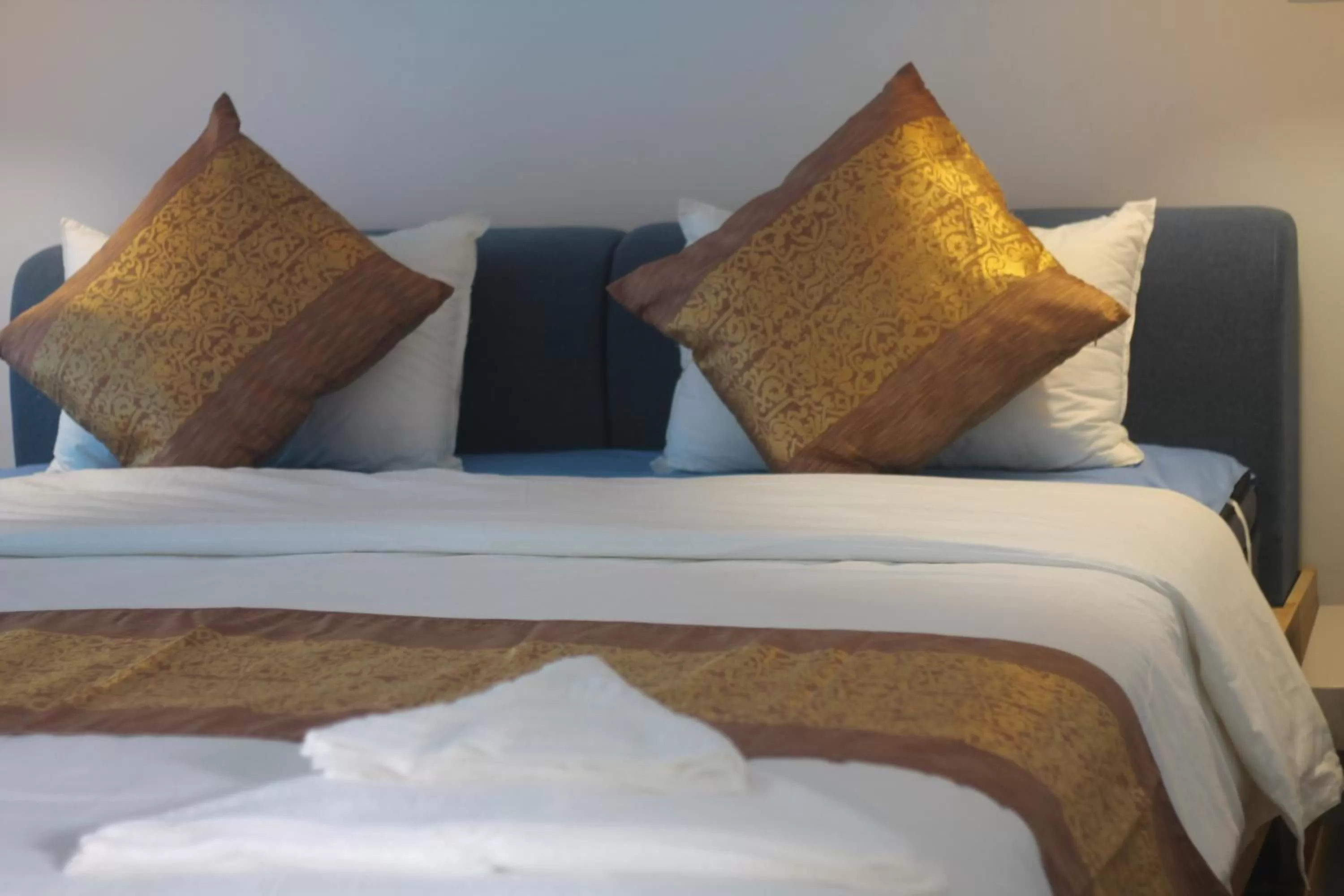 Bedroom, Bed in Benny's City Hotel