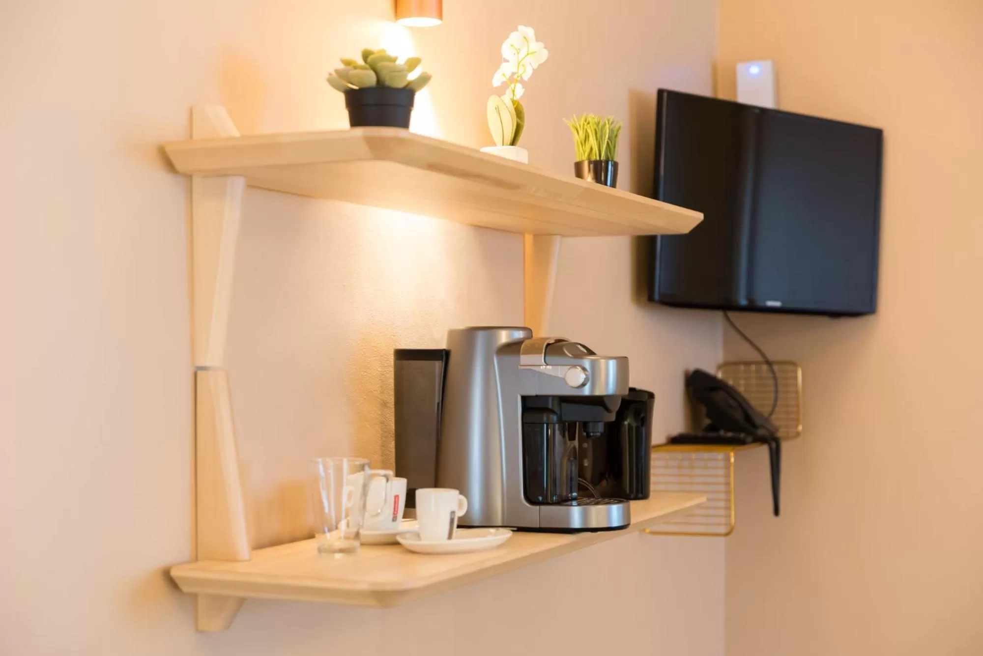 Coffee/tea facilities in Hôtel Imperi'Ale