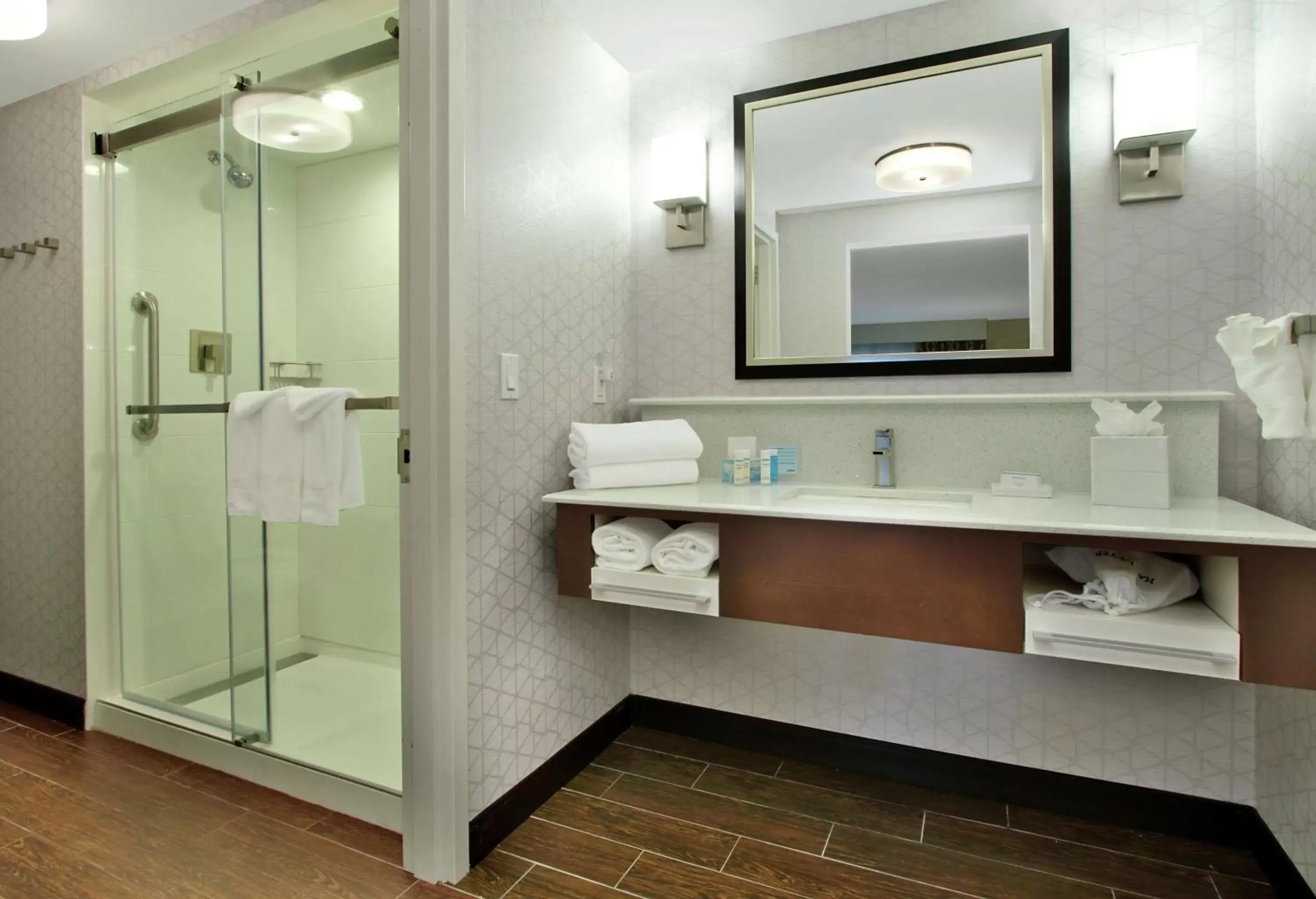 Bathroom in Hampton Inn & Suites By Hilton - Rockville Centre