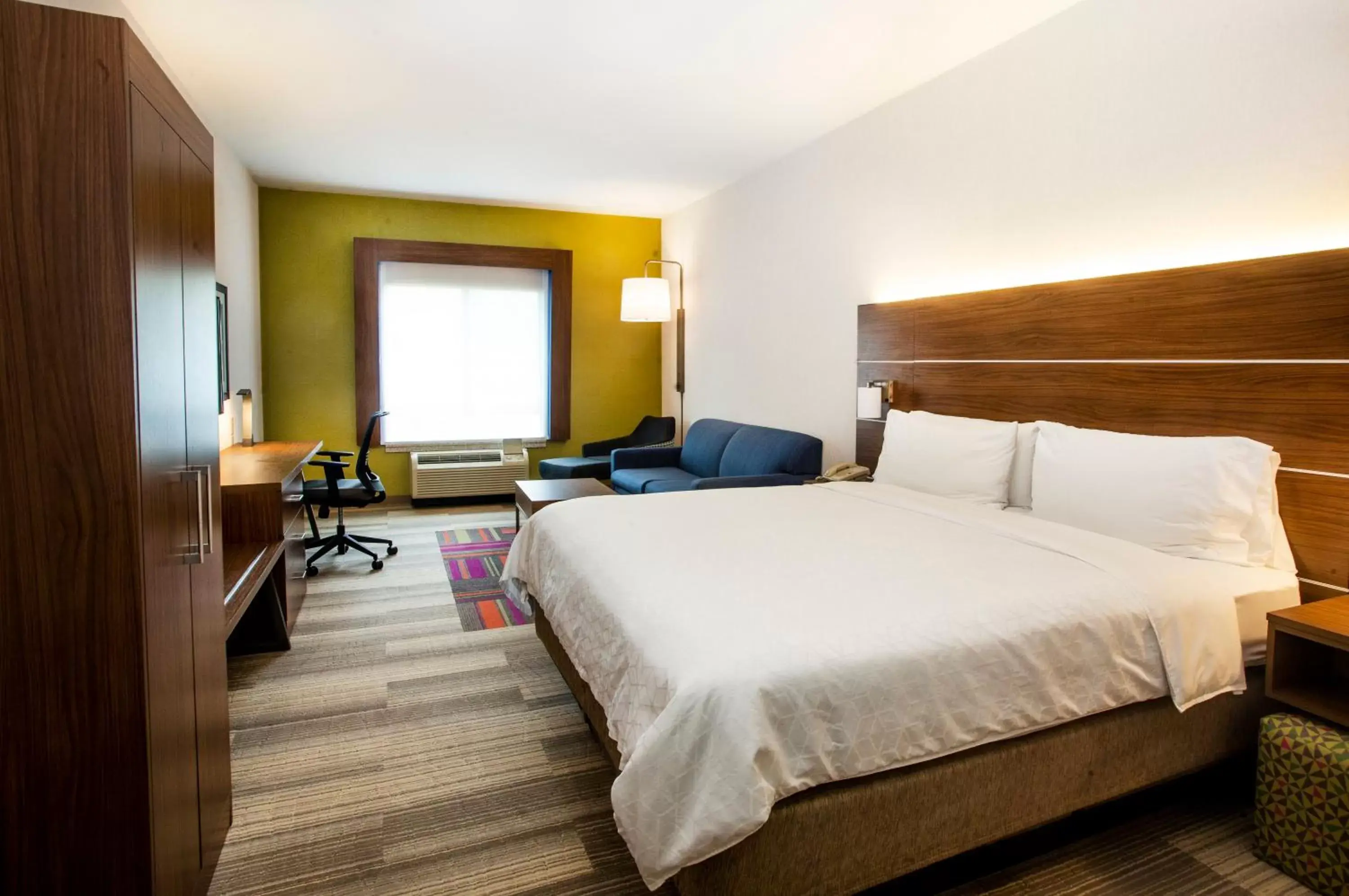 Photo of the whole room, Bed in Holiday Inn Express Hotel & Suites Bethlehem Airport/Allentown area, an IHG Hotel