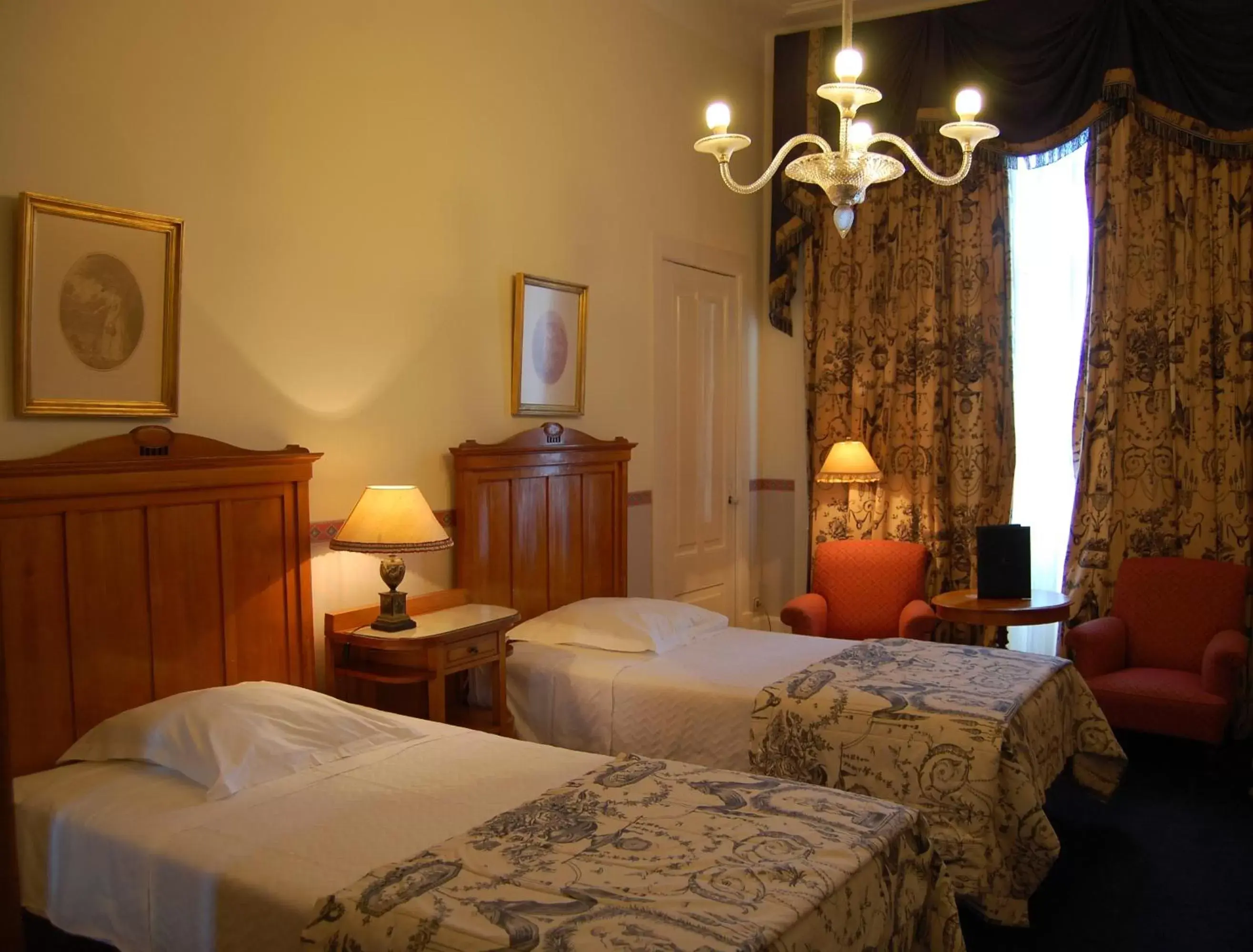 Photo of the whole room, Bed in Palace Hotel do Bussaco