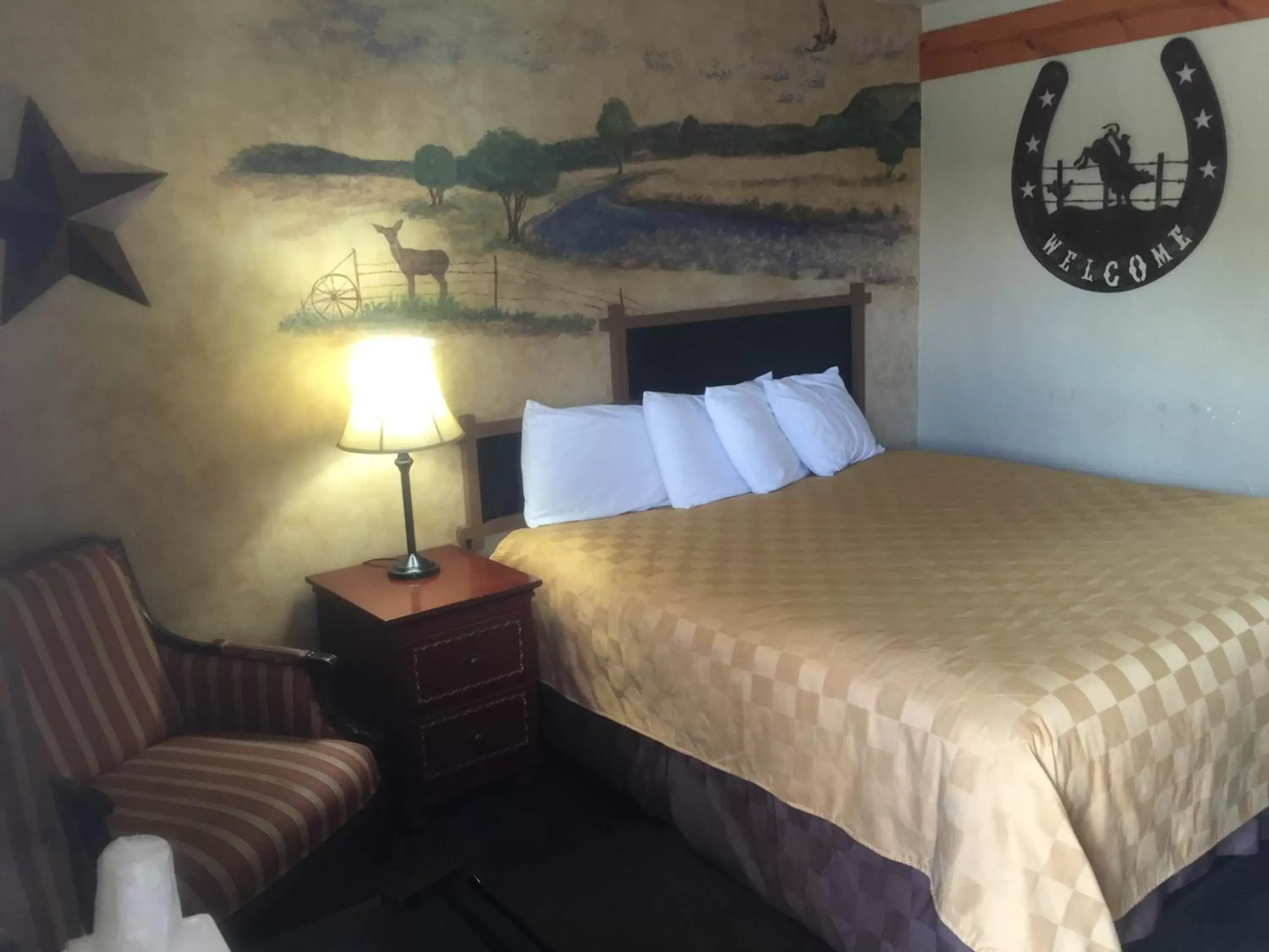 Bed, Room Photo in Americas Best Value Inn - Legend's Inn
