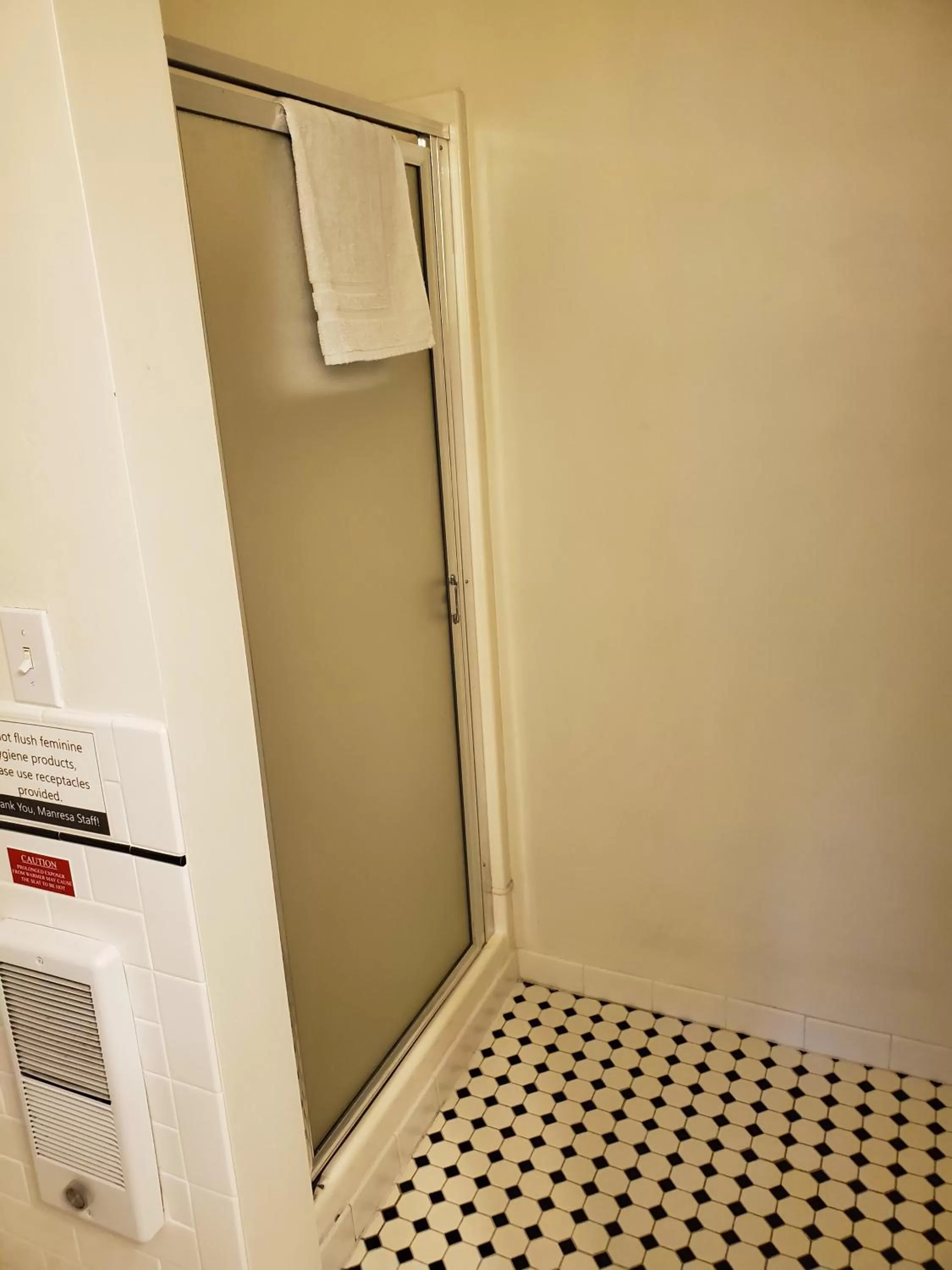 Bathroom in Manresa Castle