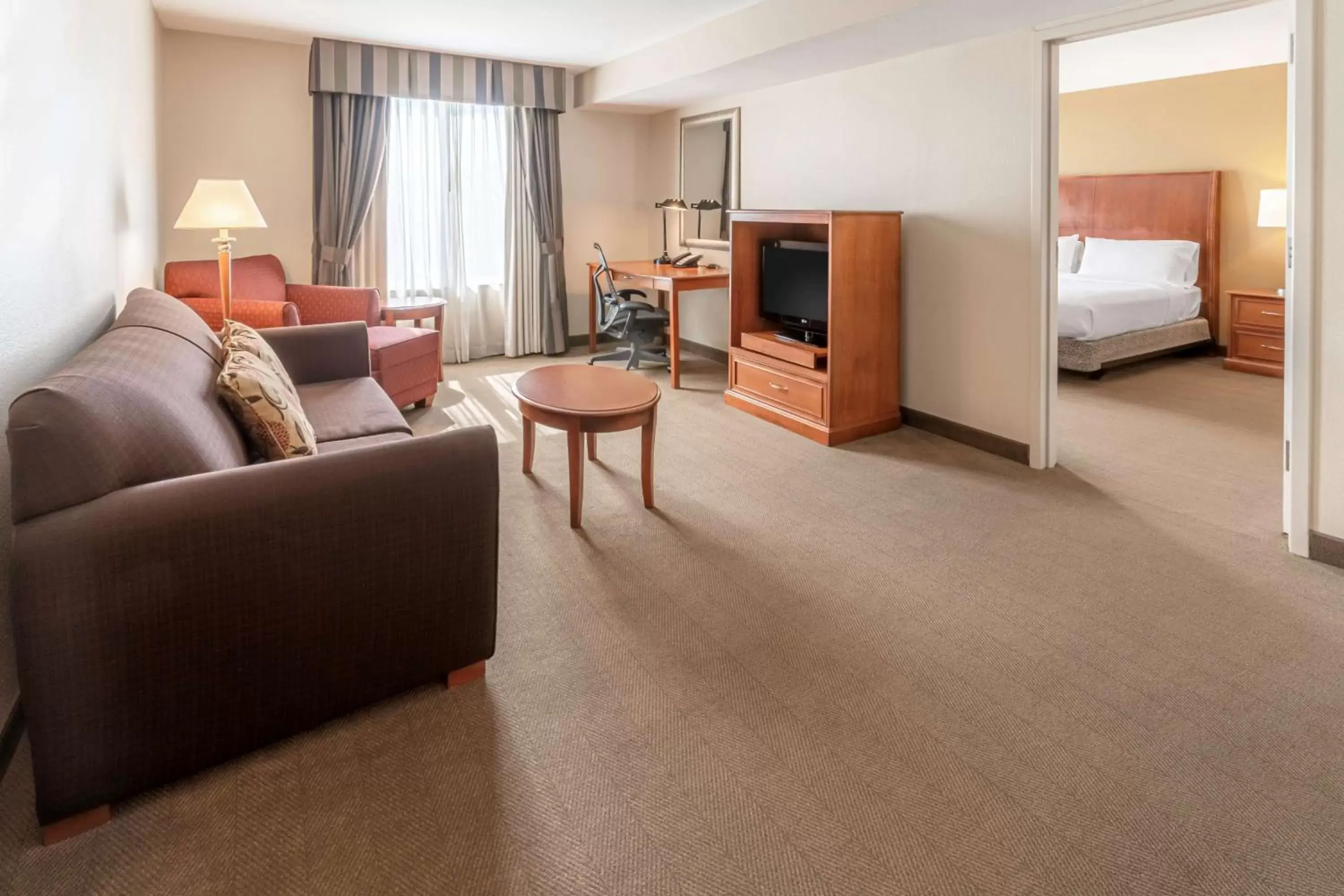 Bedroom, Seating Area in Hilton Garden Inn Houston/The Woodlands